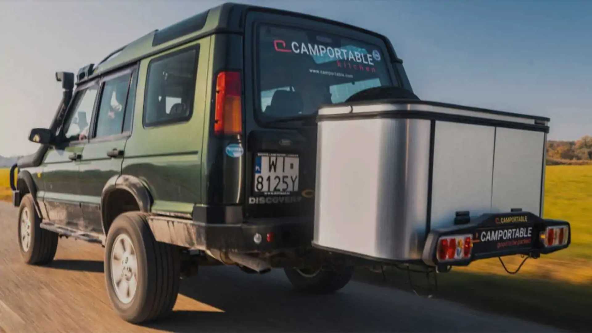 A Hitch-Mounted Cooking Station Turns Any Vehicle into a Mobile Dinner Party