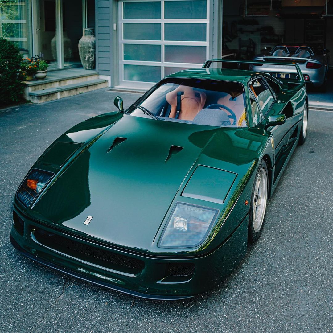 Is this Ferrari F40 a Green Manifold?