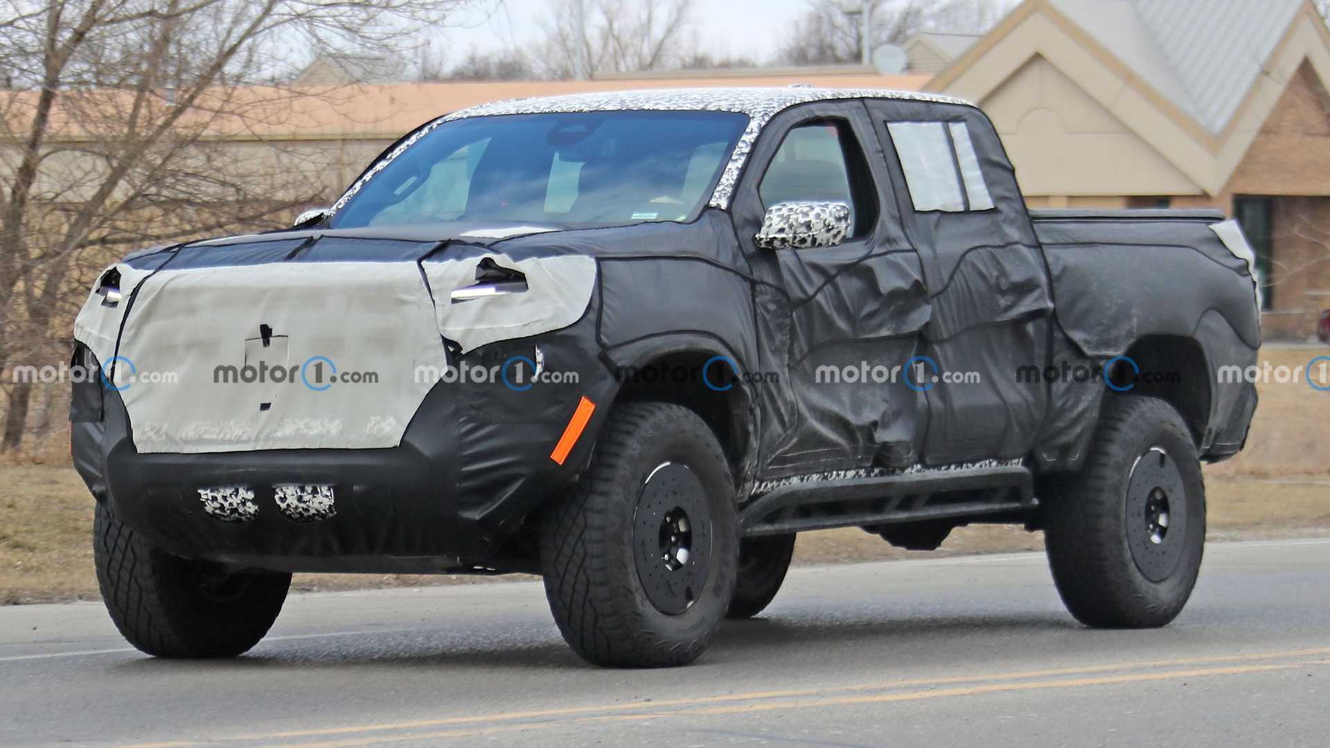 Next-Gen Chevrolet Colorado ZR2 Looks Rugged on The Road