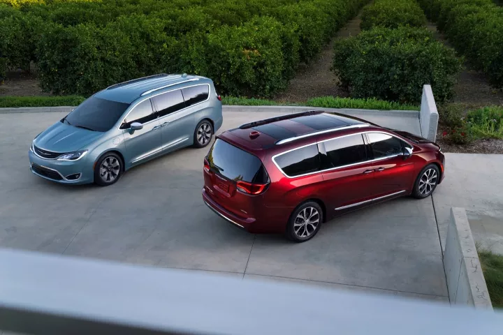 Chrysler Pacifica Ad: People who don't drive a hybrid are suckers