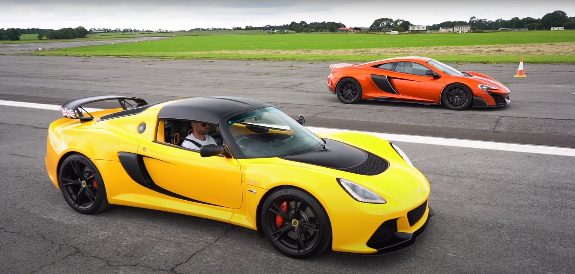 McLaren 675LT vs Lotus Exige V6 Club Racer Drag Race