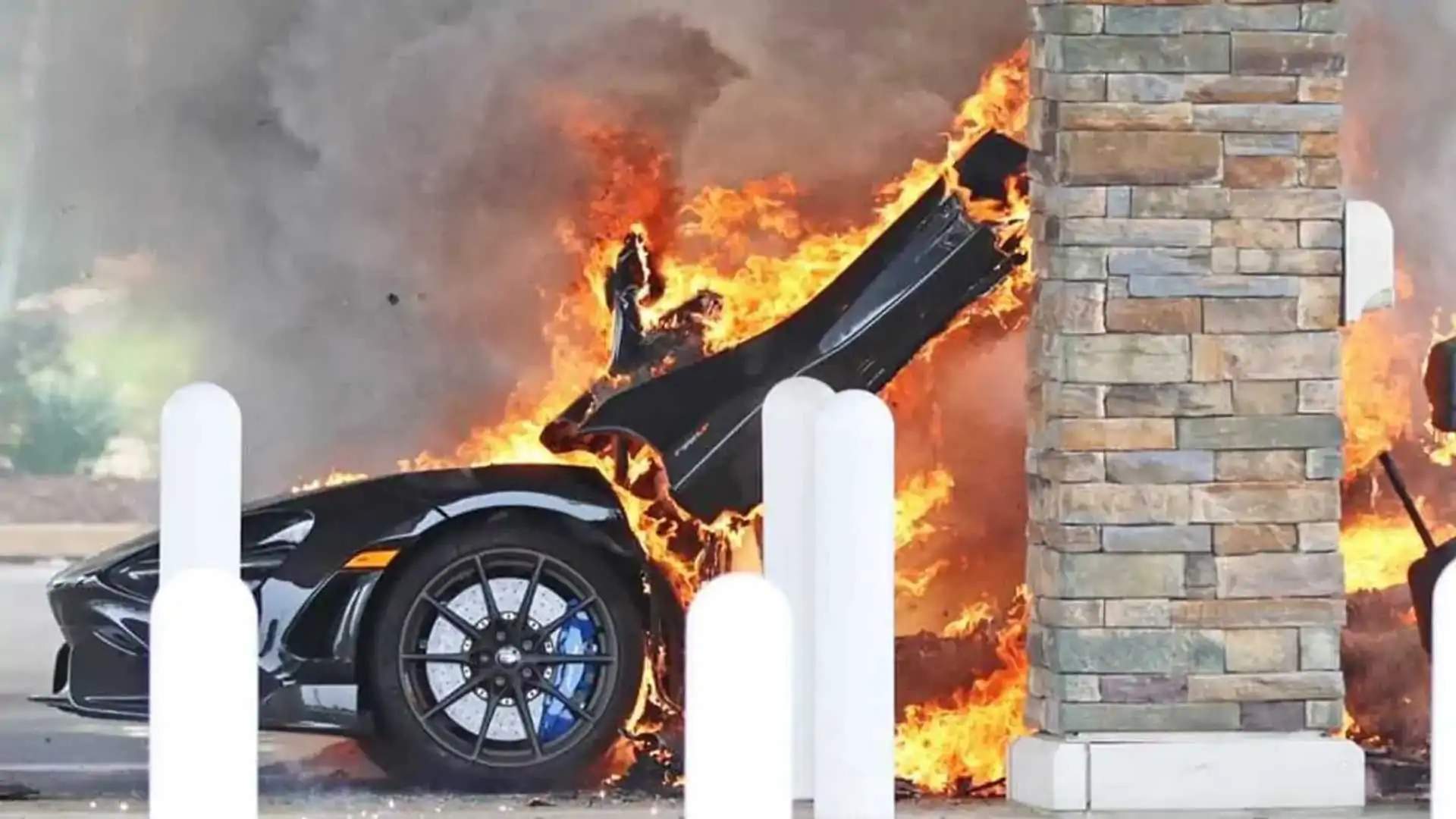 McLaren 765LT Burns To Pile Of Ash In Fire At Gas Station