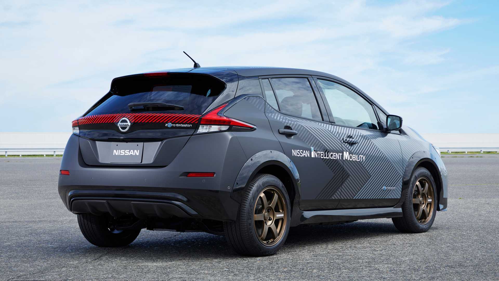 Nissan Leaf with Two Electric Motors has 304 HP, All Wheel Drive