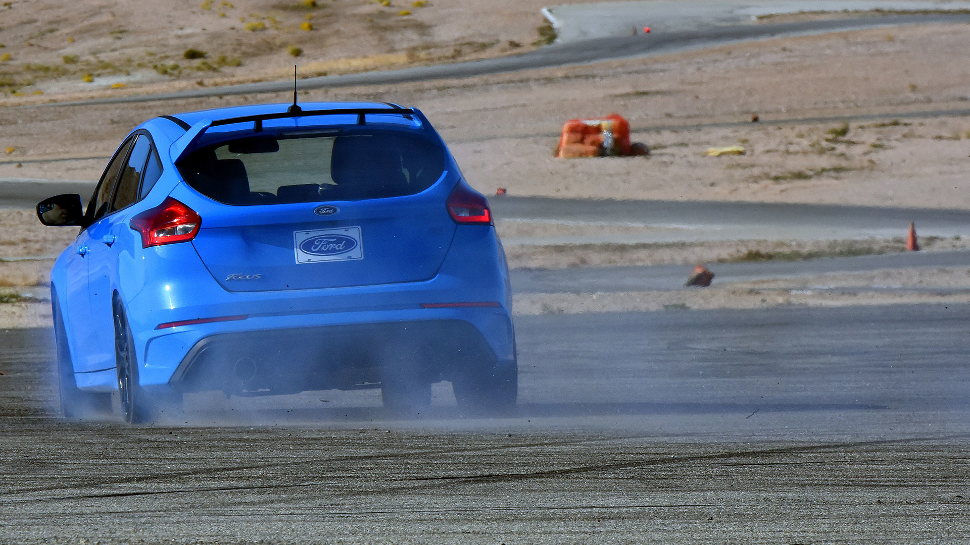 Ford Focus RS shifts into sixth gear at 153 MPH in top speed run