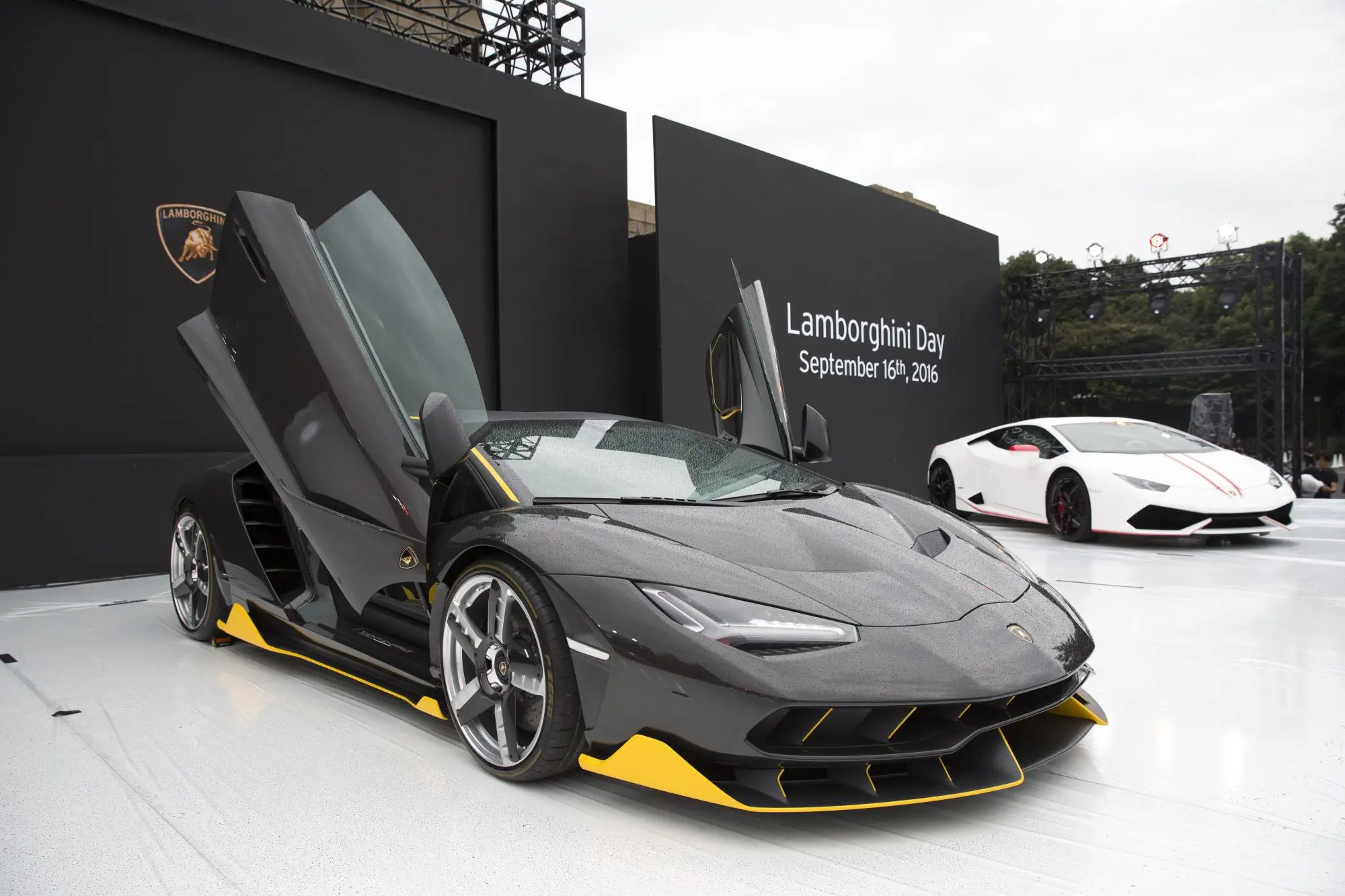 Lamborghini celebrates 30 years of carbon fibre usage in Tokyo with the Lamborghini Anniversary Event