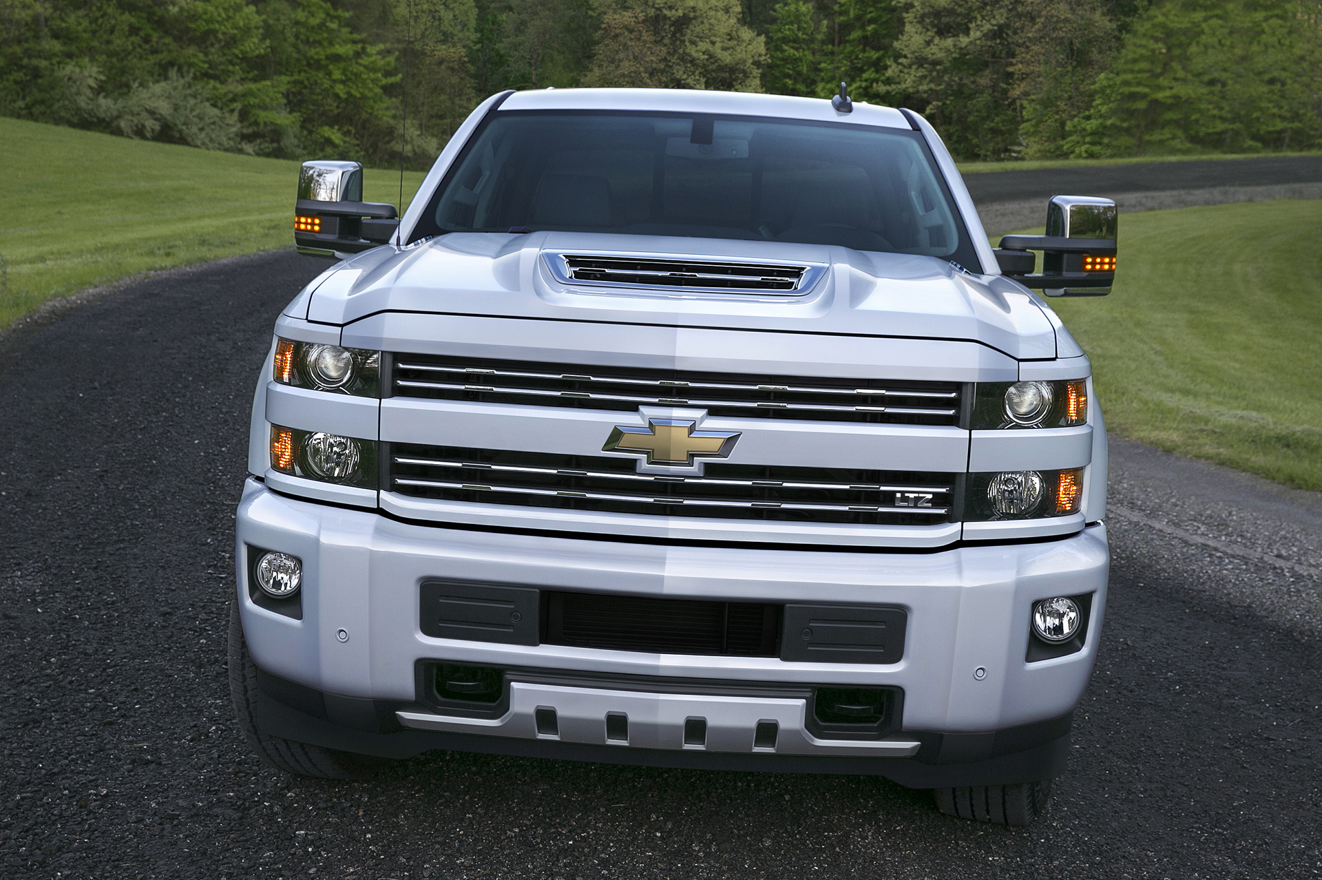 2017 Chevy Silverado 2500HD gets ram-air Hood scoop