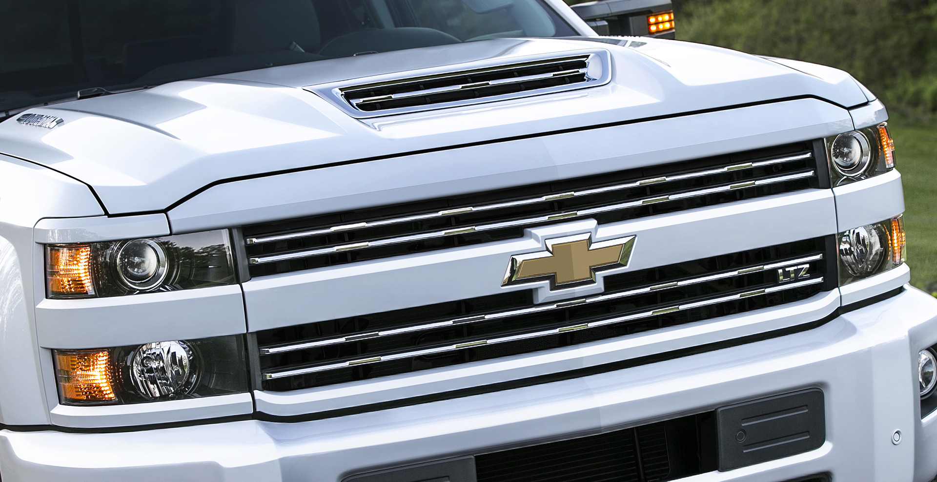 2017 Chevy Silverado 2500HD gets ram-air Hood scoop