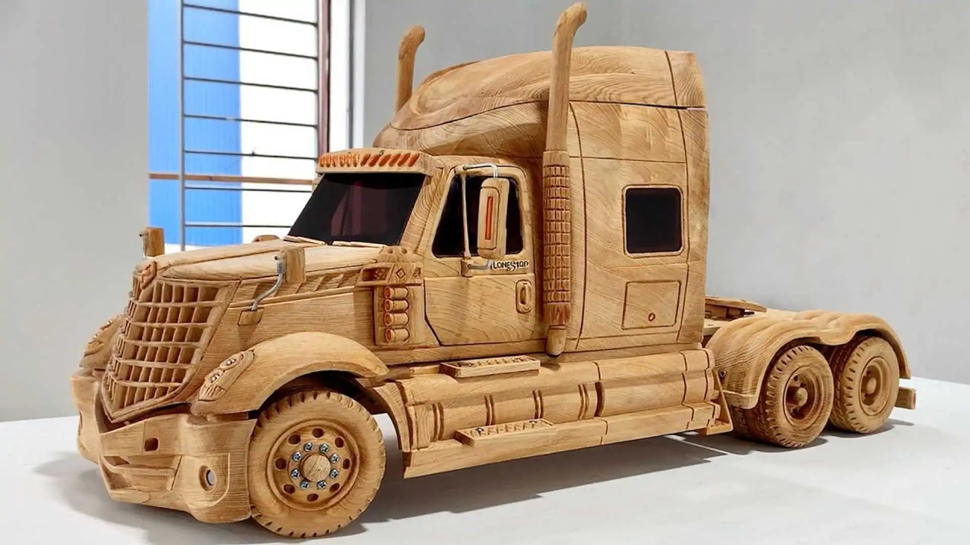 Amazing International LoneStar Semi Truck Looks Beautiful in Wood