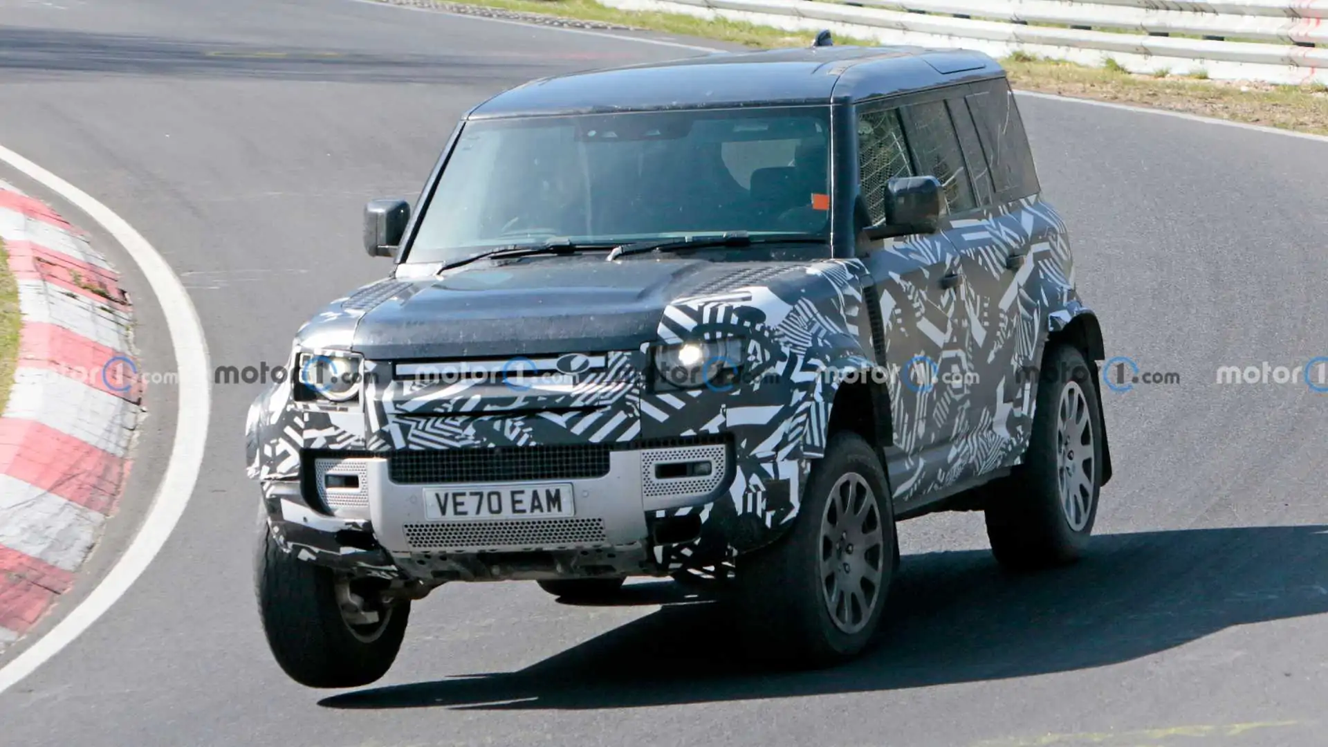 Land Rover Defender SVR Was Spied At The Nurburgring on Three Wheels