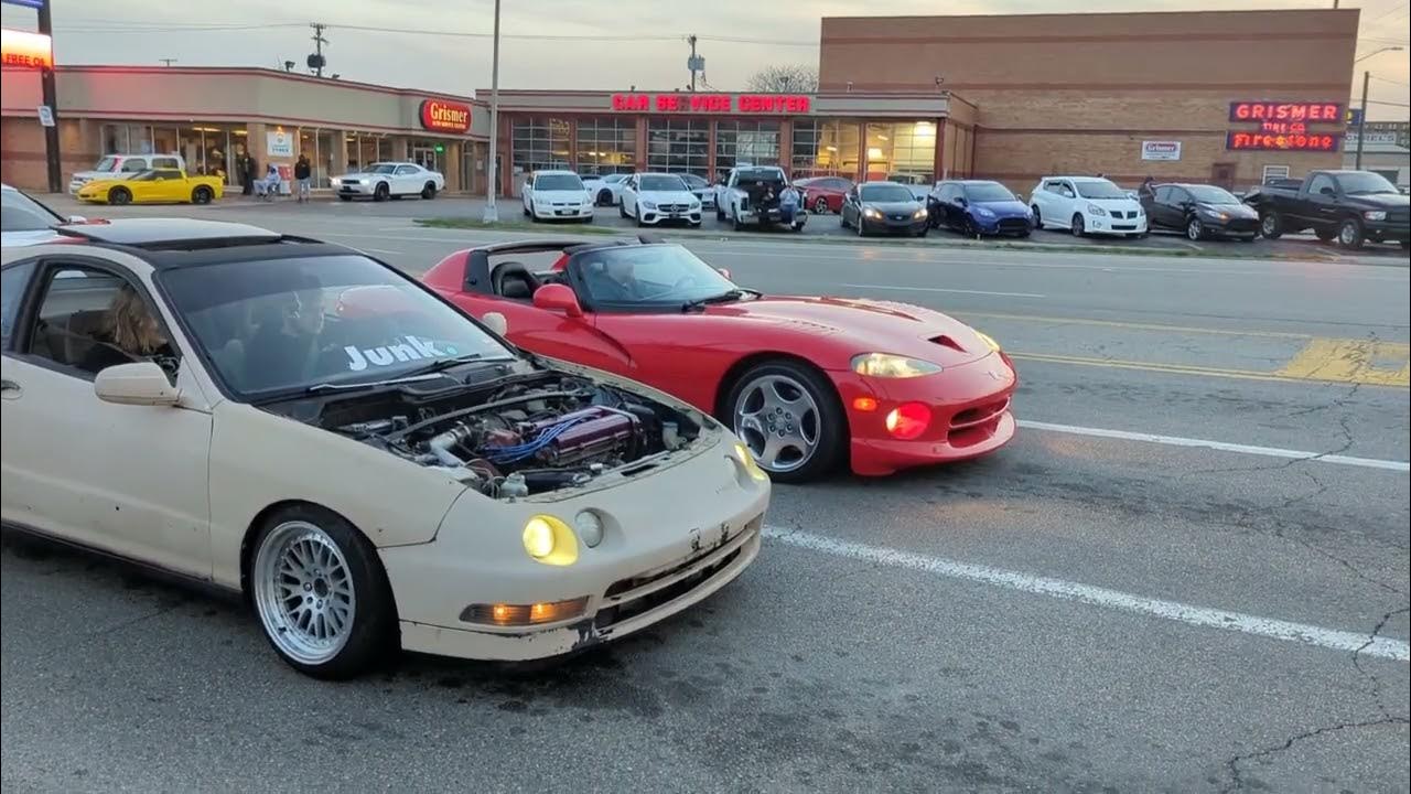 Attack of the '90s: First-Gen Dodge Viper Crashes While Racing Integra