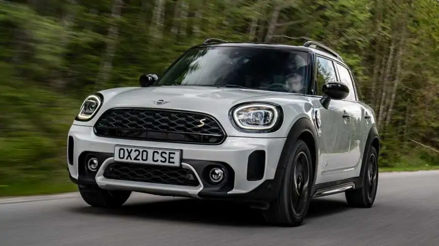 Mini Countryman SE is a Master in the Moose Test