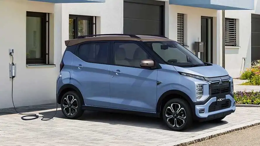 Mitsubishi eKX X Looks Like A Cartoon Outlander Who Hit A Brick Wall