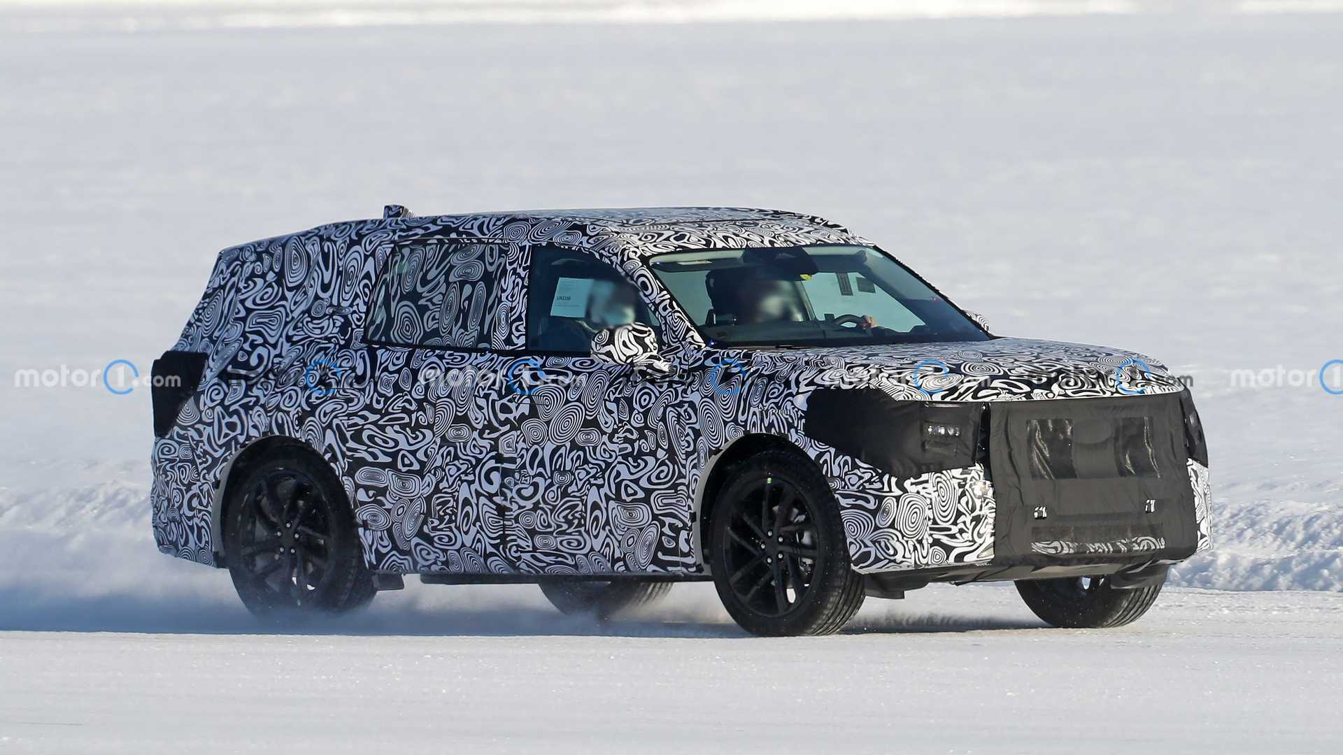 Ford Tests a New Boxy SUV. Could it be the Fusion Active?