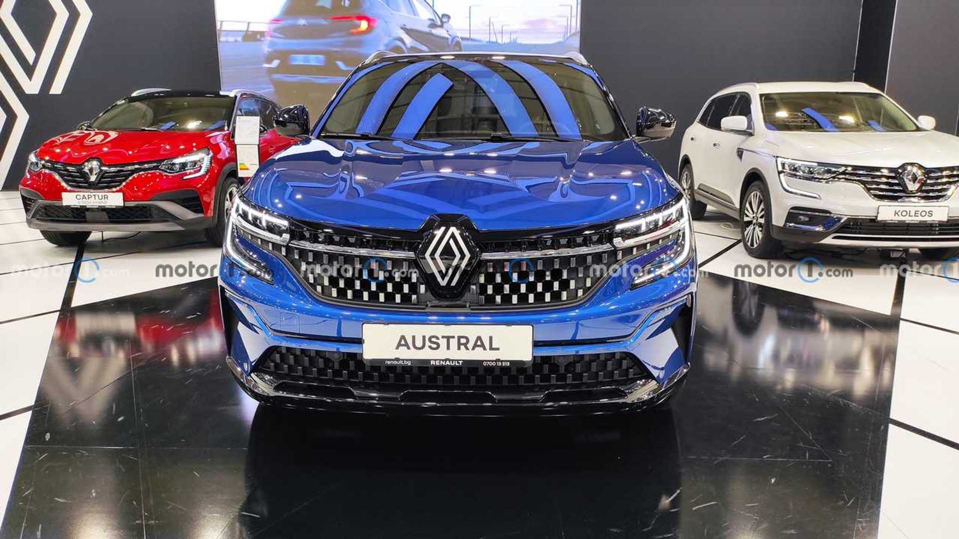 Renault Austral Lands in Europe with Hybrid Tech and a Massive Dual Screen