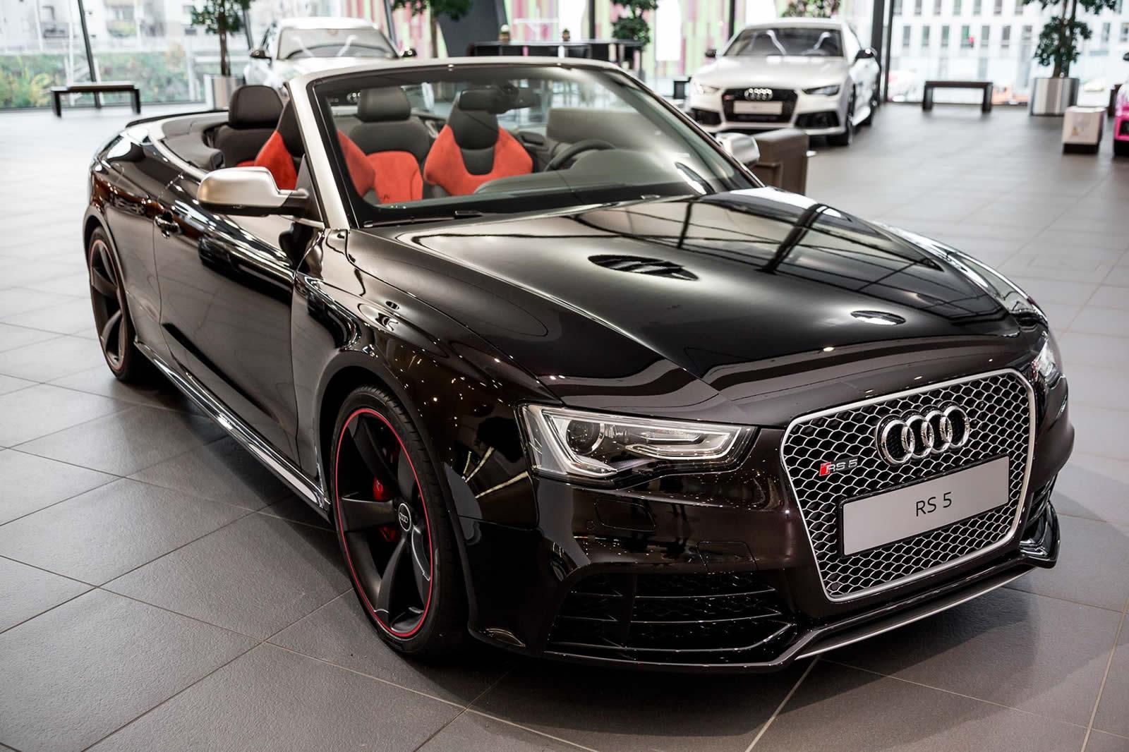 RS5 Cabriolet Ruby Black metallic pampered by Audi Exclusive Items