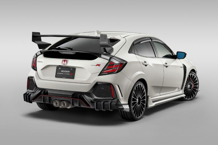 Honda Civic Type R with Wing-Mounted GPro It's Like A Real-Life Video Game