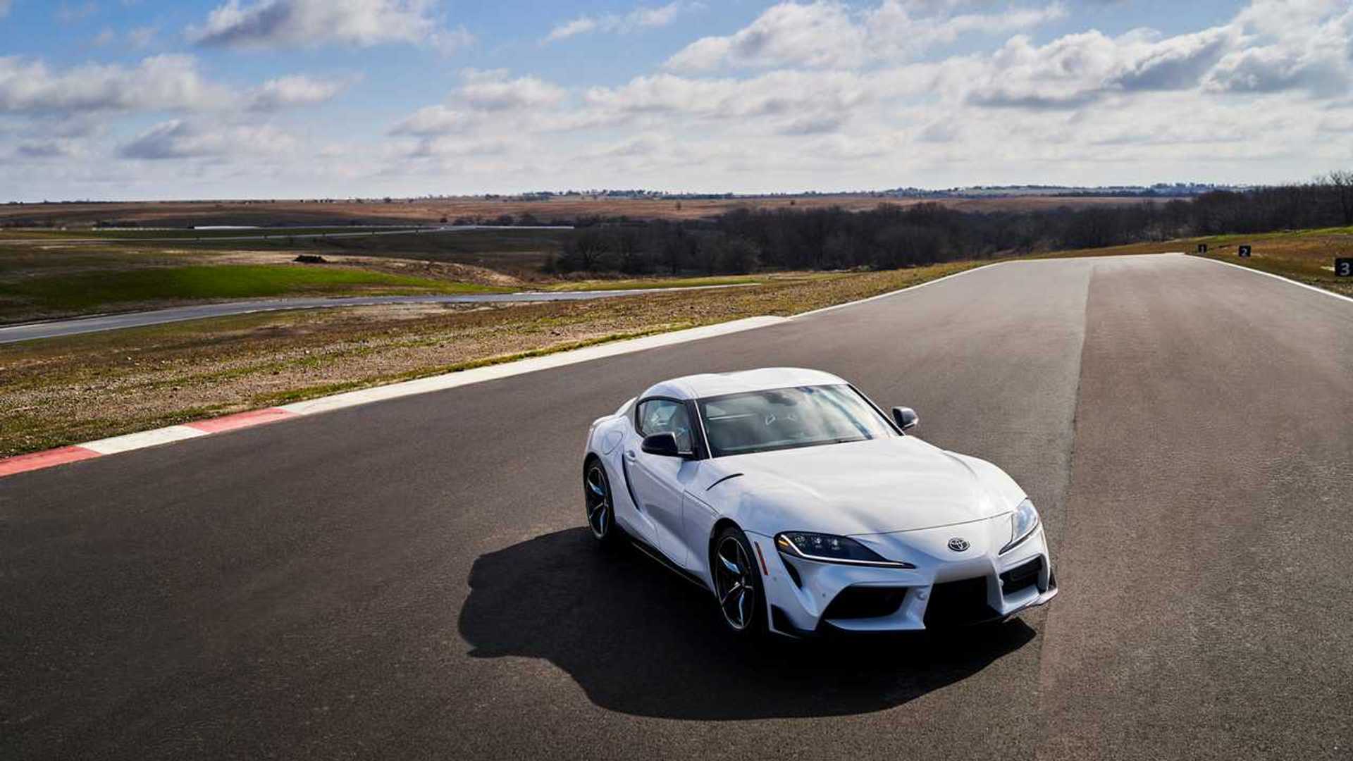 Watch Toyota GR Supra 3.0 Drag Race Dodge Challenger RT