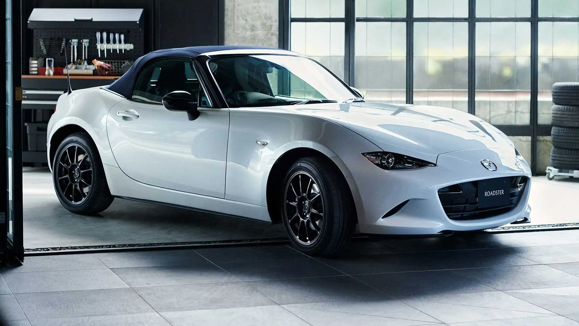 Mazda MX-5 990S Japan Special Edition Weighs Just 2,182 LBS