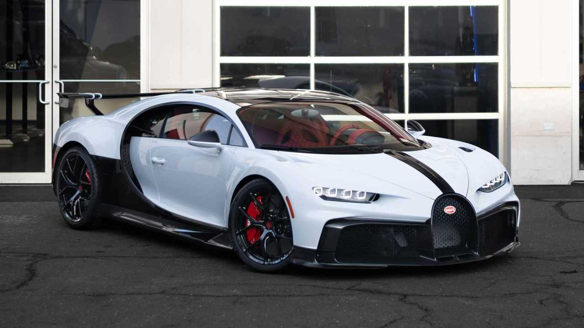 Bugatti Chiron Pur Sport is Recalled because the Rear Tires Might Crack