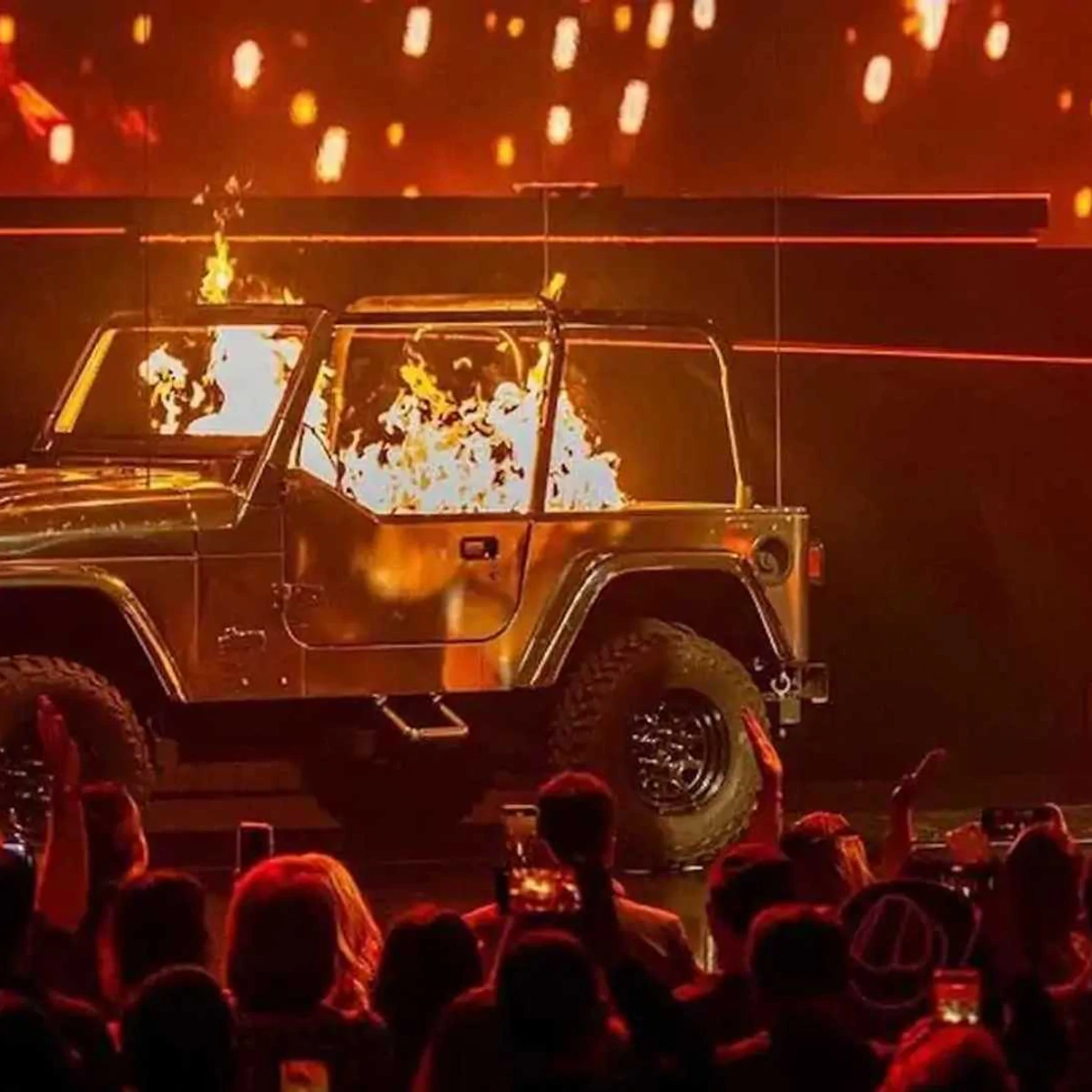 Las Vegas: Carrie Underwood Lights a Jeep Wrangler on Fire