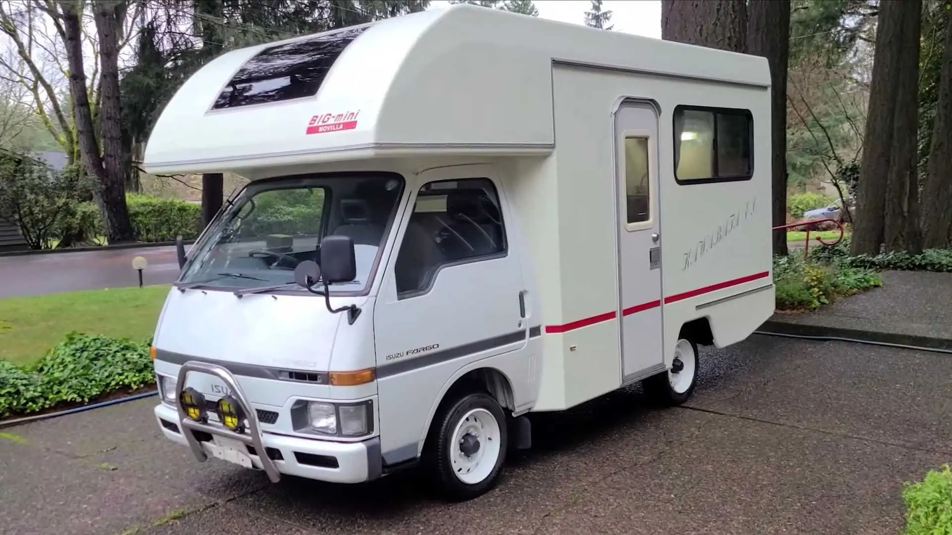 Tiny Isuzu Fargo Camper Fits Many Amenities into Small Space