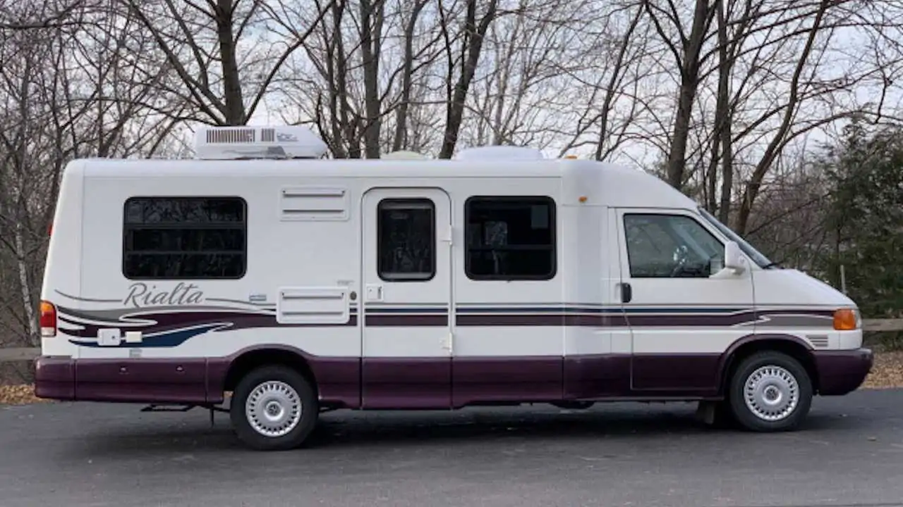 This 1999 Winnebago Realta has less than 3,000 miles and is up for auction