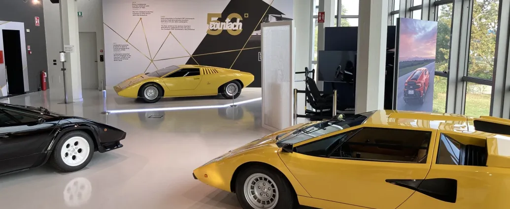 1971 Lamborghini Countach LP500 Reconstruction Completed After 25,000 Hours of Work