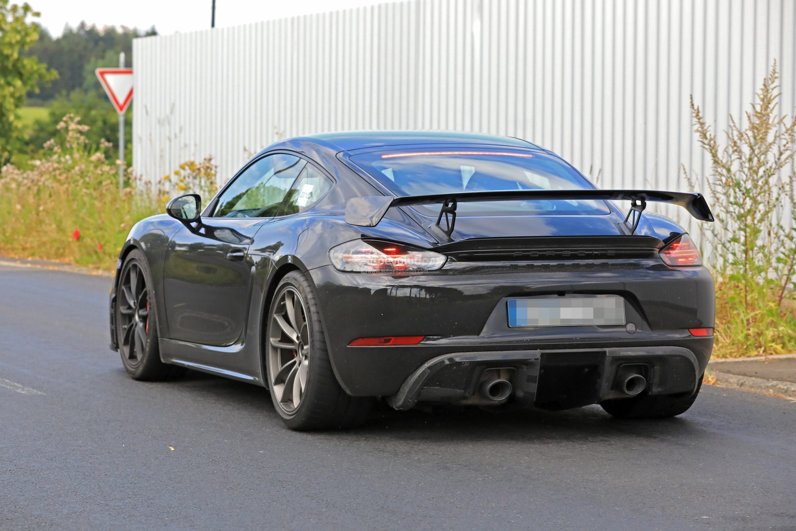 Porsche Cayman GT4 was spotted with a large rear wing