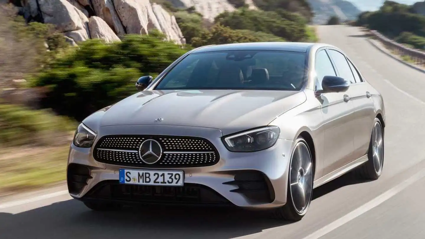 Another Mercedes-Benz loses its Hood