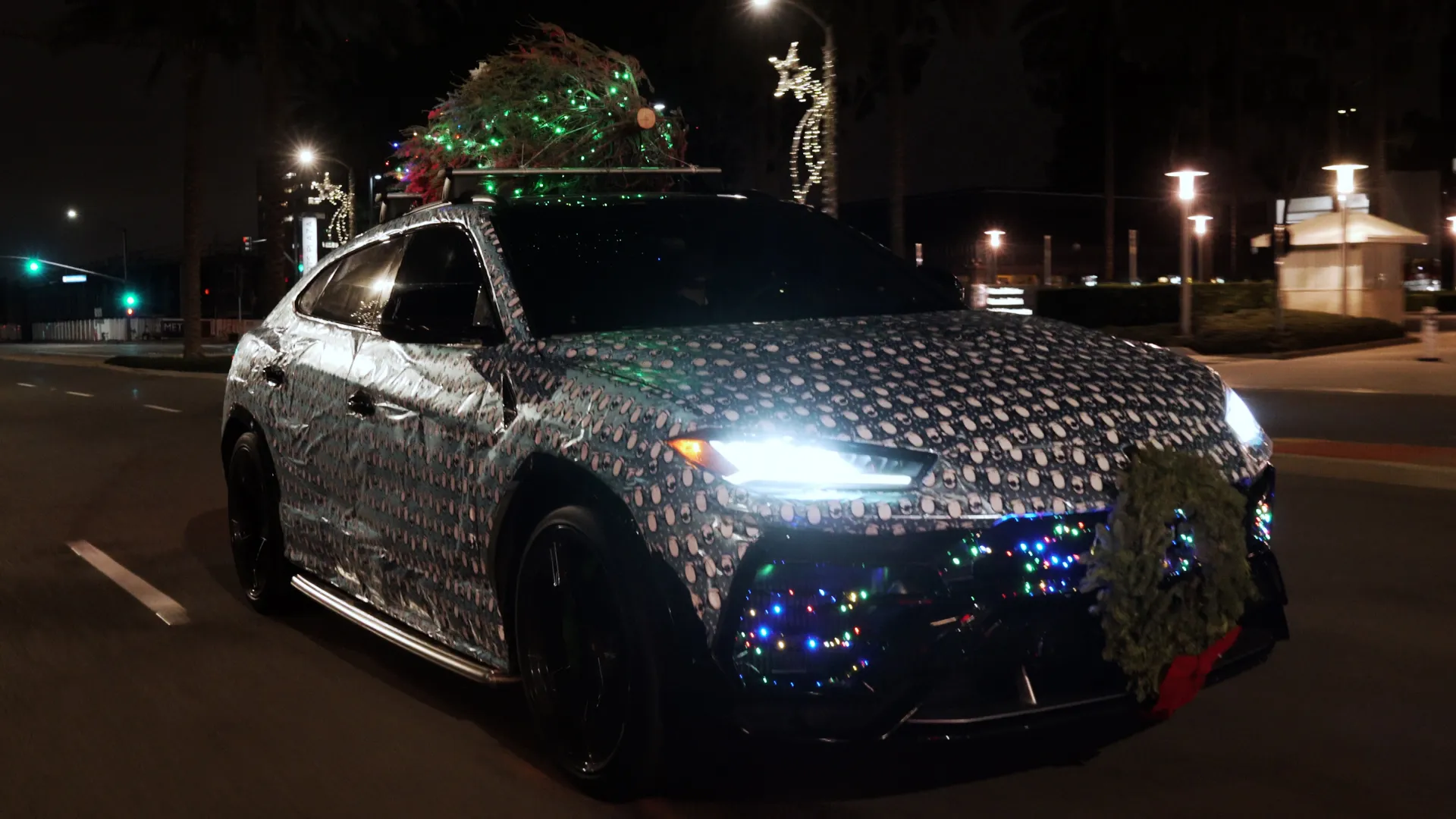 Gift-wrapped Urus is the Real Lamborghini You Have Always Wanted for Christmas