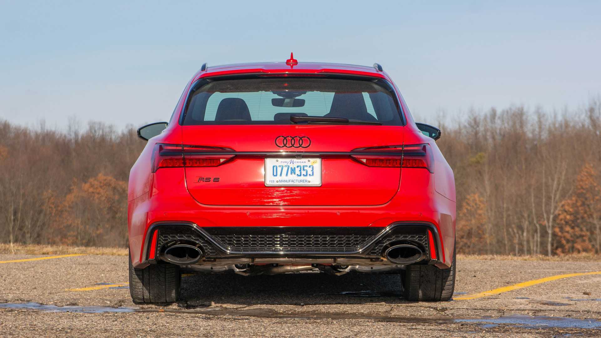 2021 Audi RS6 Avant Drag Races Itself in Stock Vs. Tuned Showdown