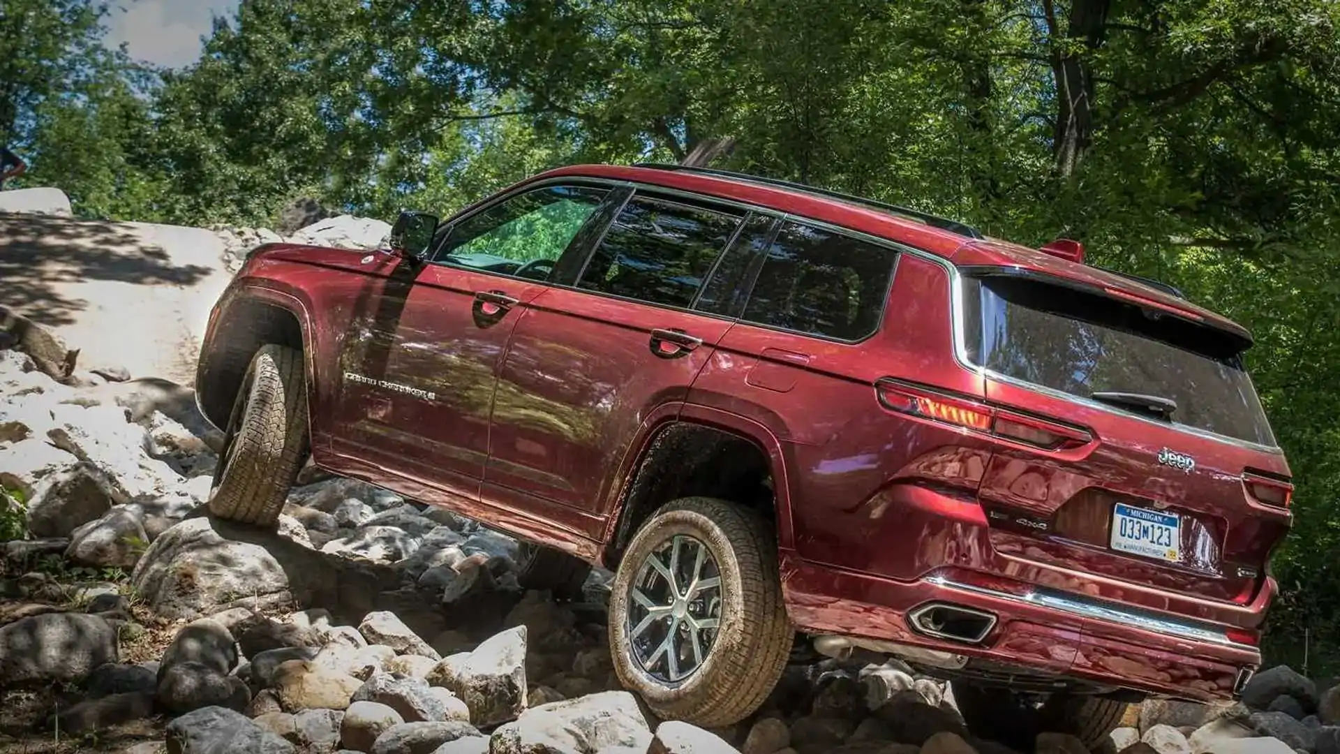 Jeep Grand Cherokee L loses quadra-lift suspension due to chip shortage