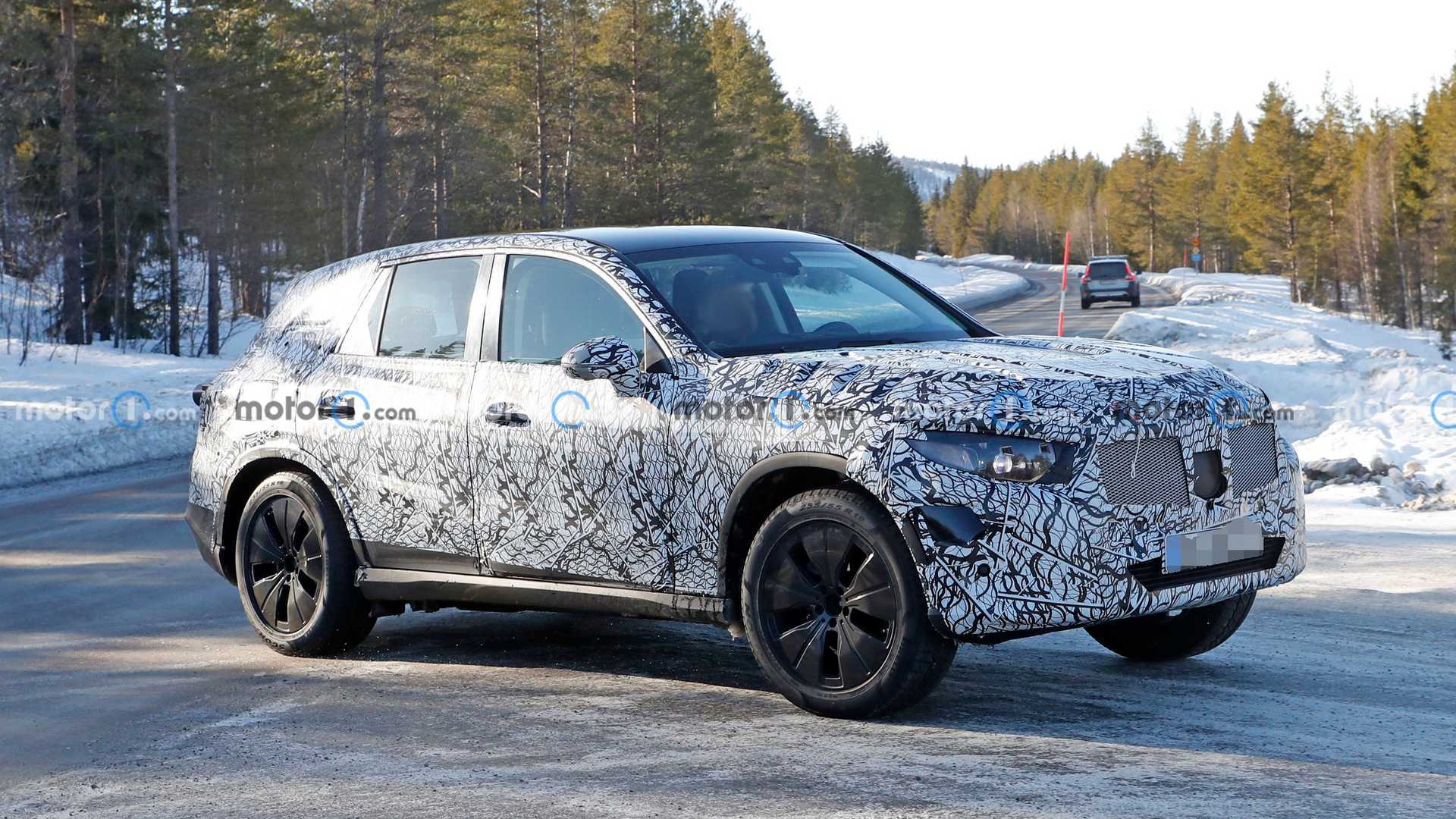 Mercedes GLC Spy Video Reveals Familiar Interior Design