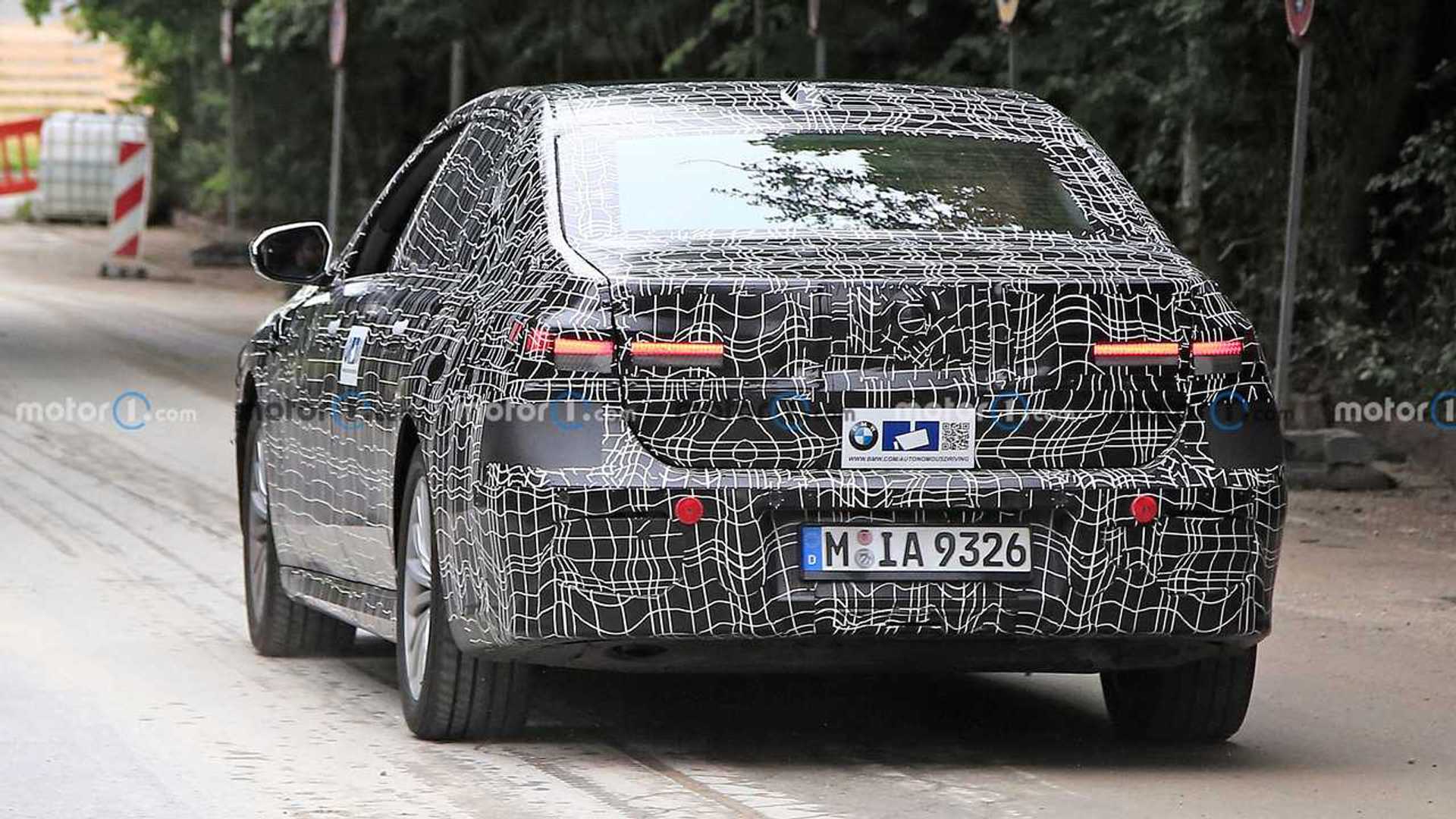 2023 BMW 7 Series Gets Production Headlights