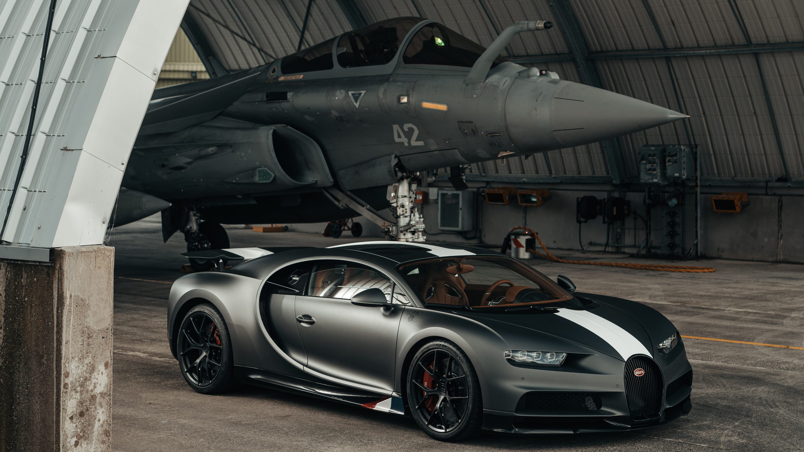 Bugatti Chiron Sport Fights Navy jet In A 7,125-Horsepower Drag Racing