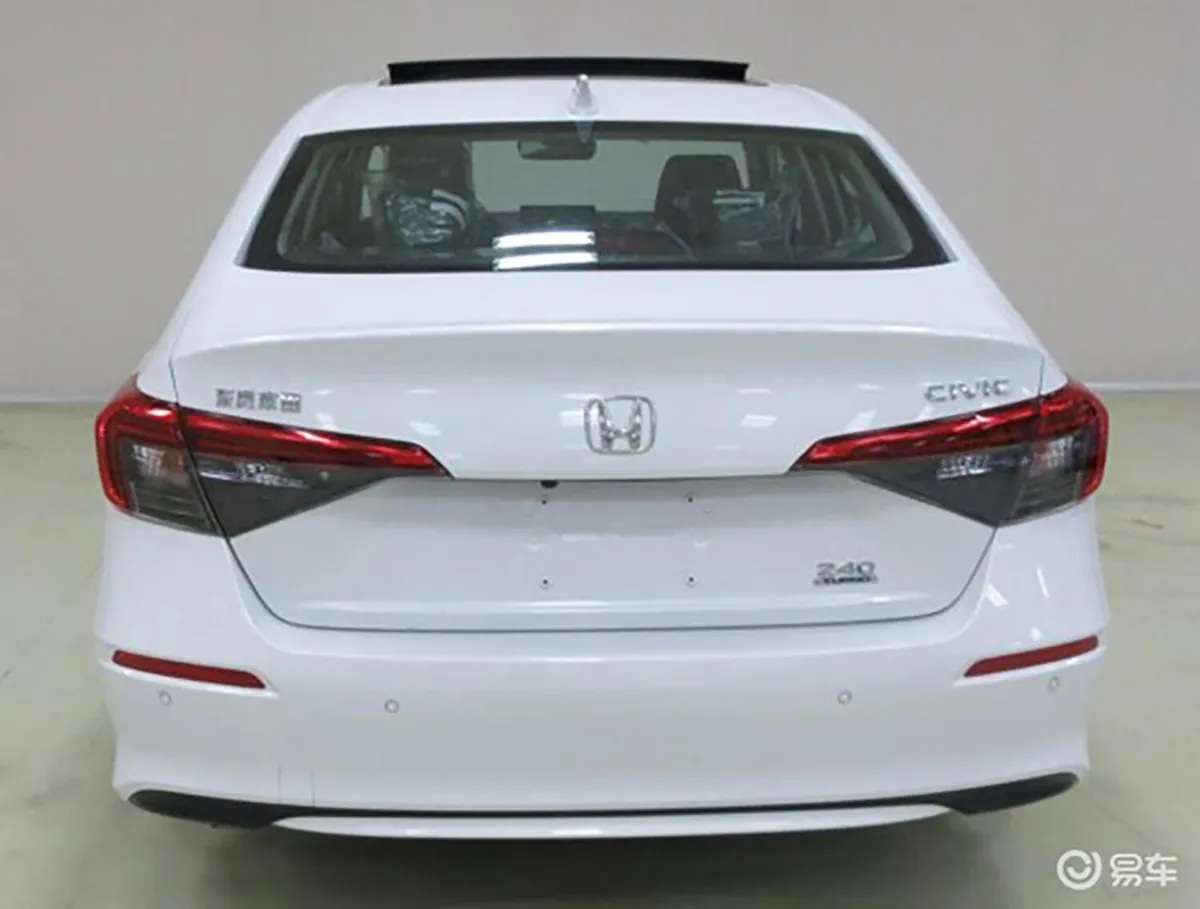 2022 Honda Civic Revealed In Final Form in Silver and White