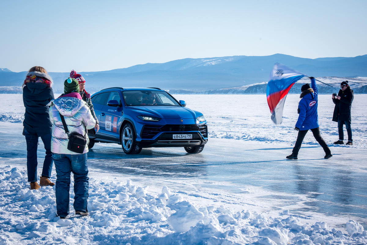 Lamborghini Urus sets speed record on ice after hitting 185 MPH