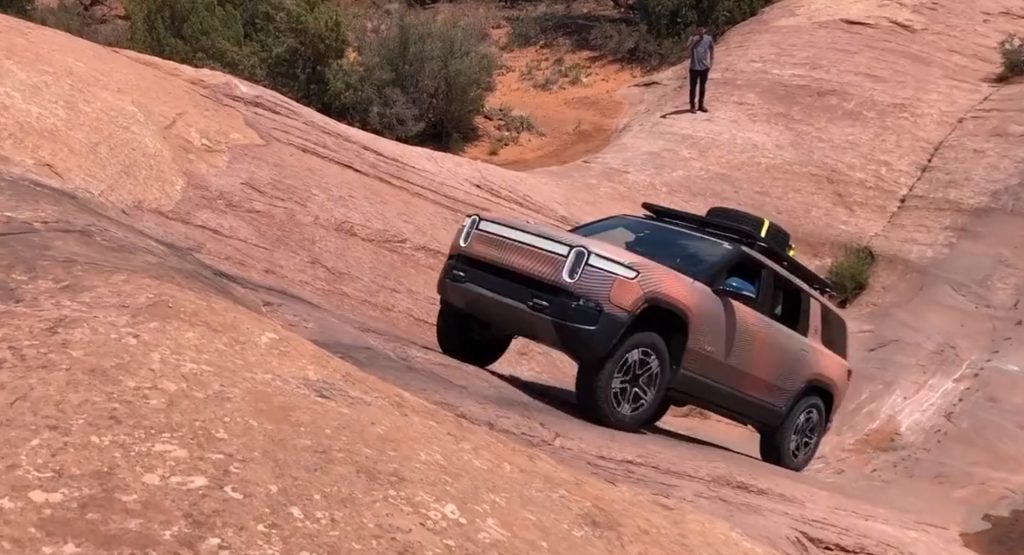 Rivian R1S Prototype Can Easily Take on Steep Uphill Climb