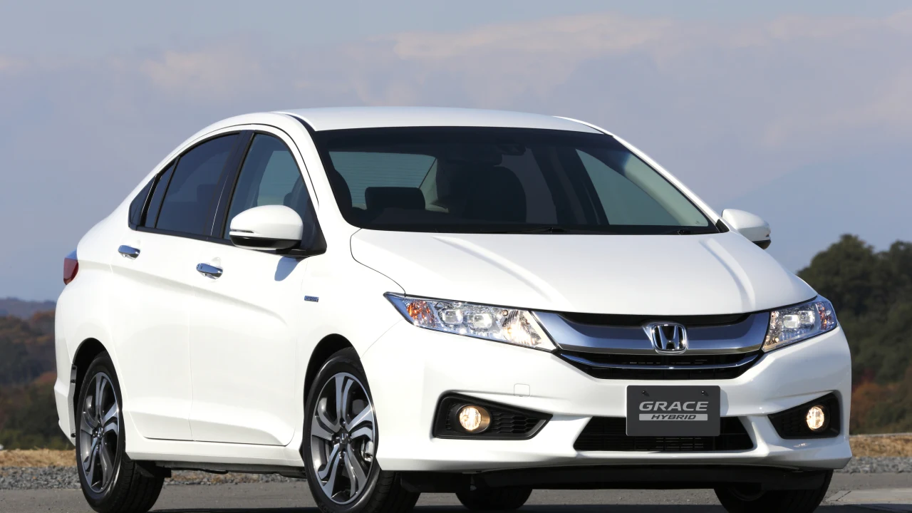 Japan introduces the 2015 Honda Grace hybrid