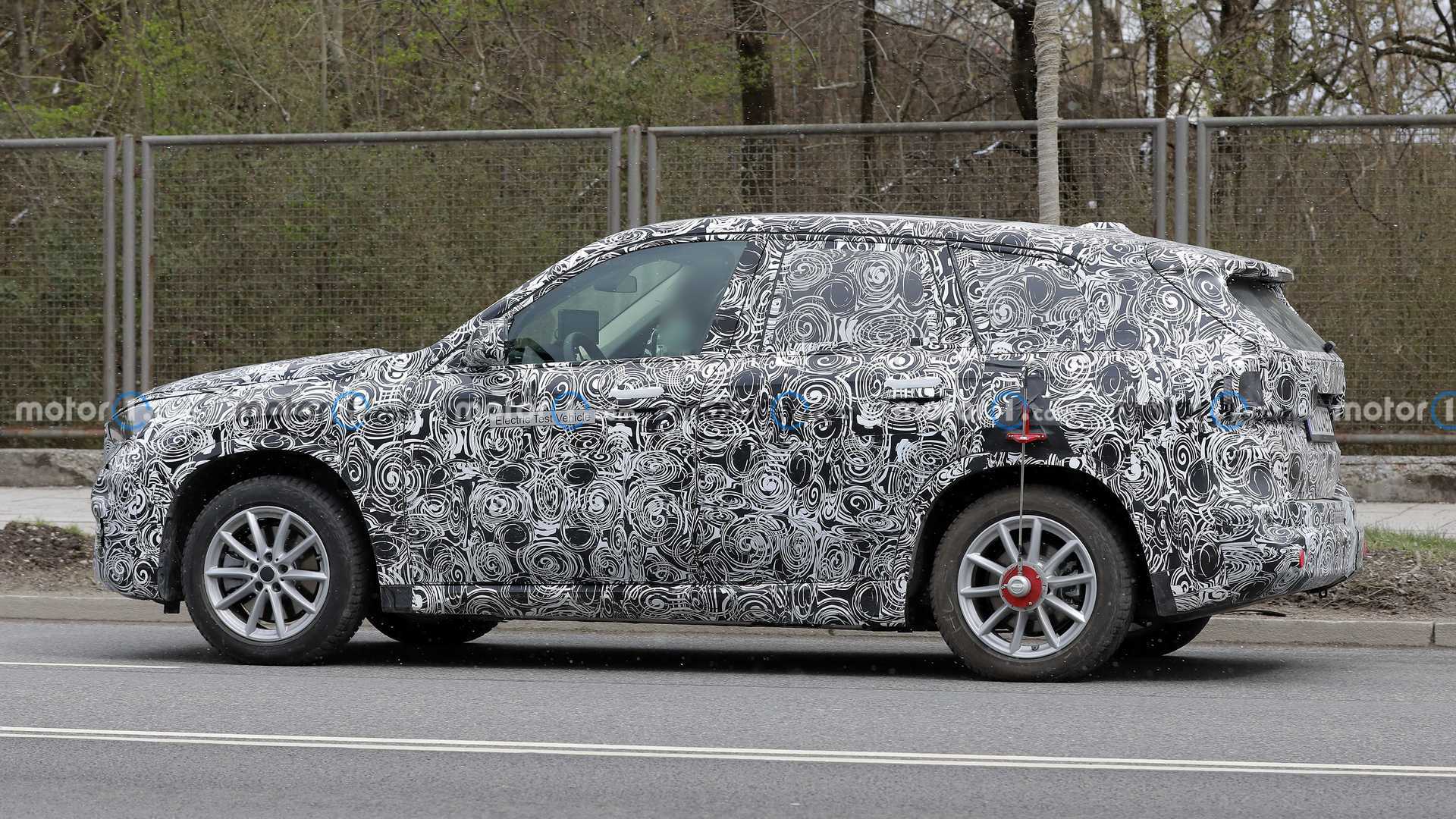 New spy photos show BMW iX1 looks predicable