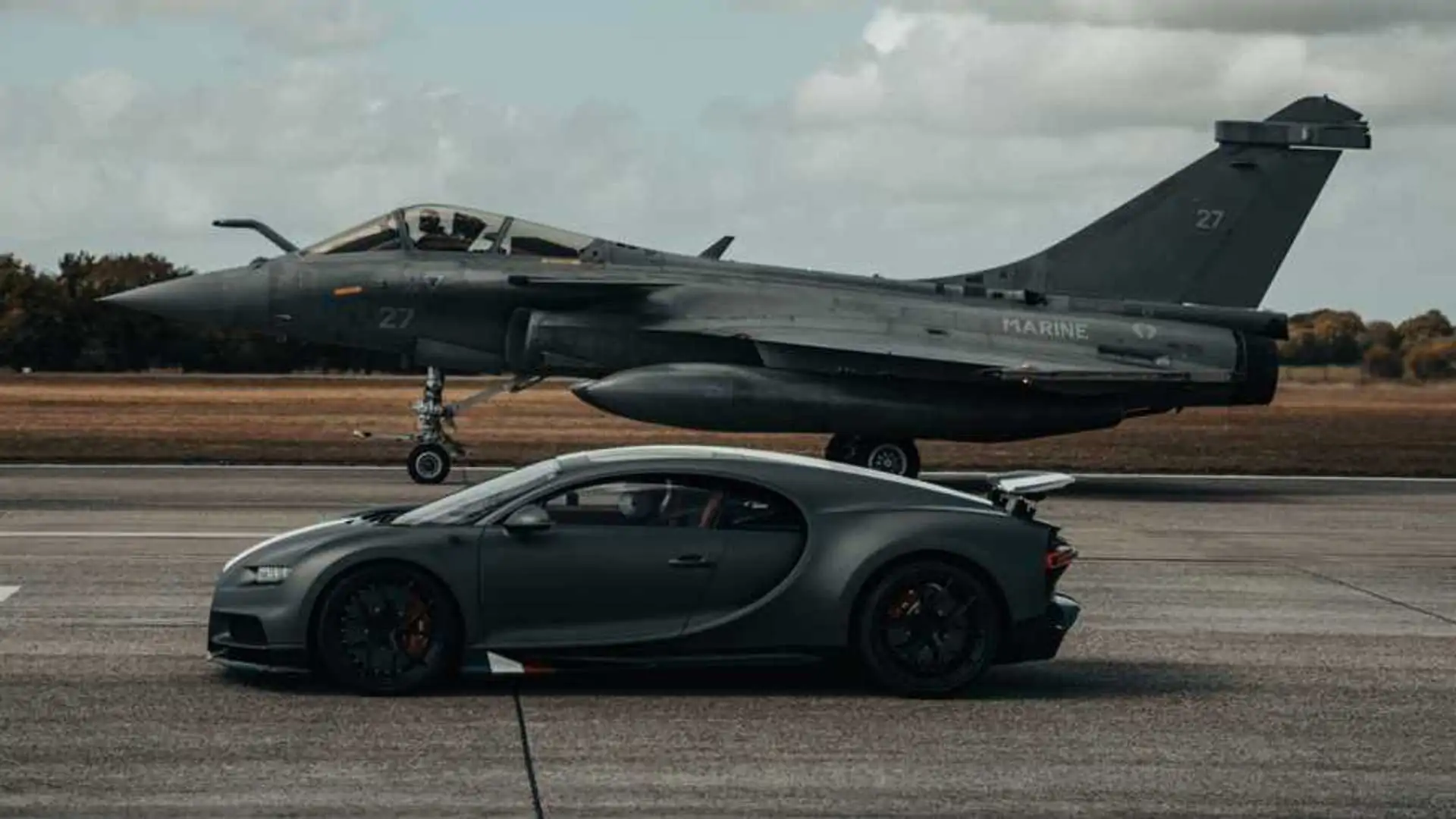 Bugatti Chiron Sport Fights Navy jet In A 7,125-Horsepower Drag Racing