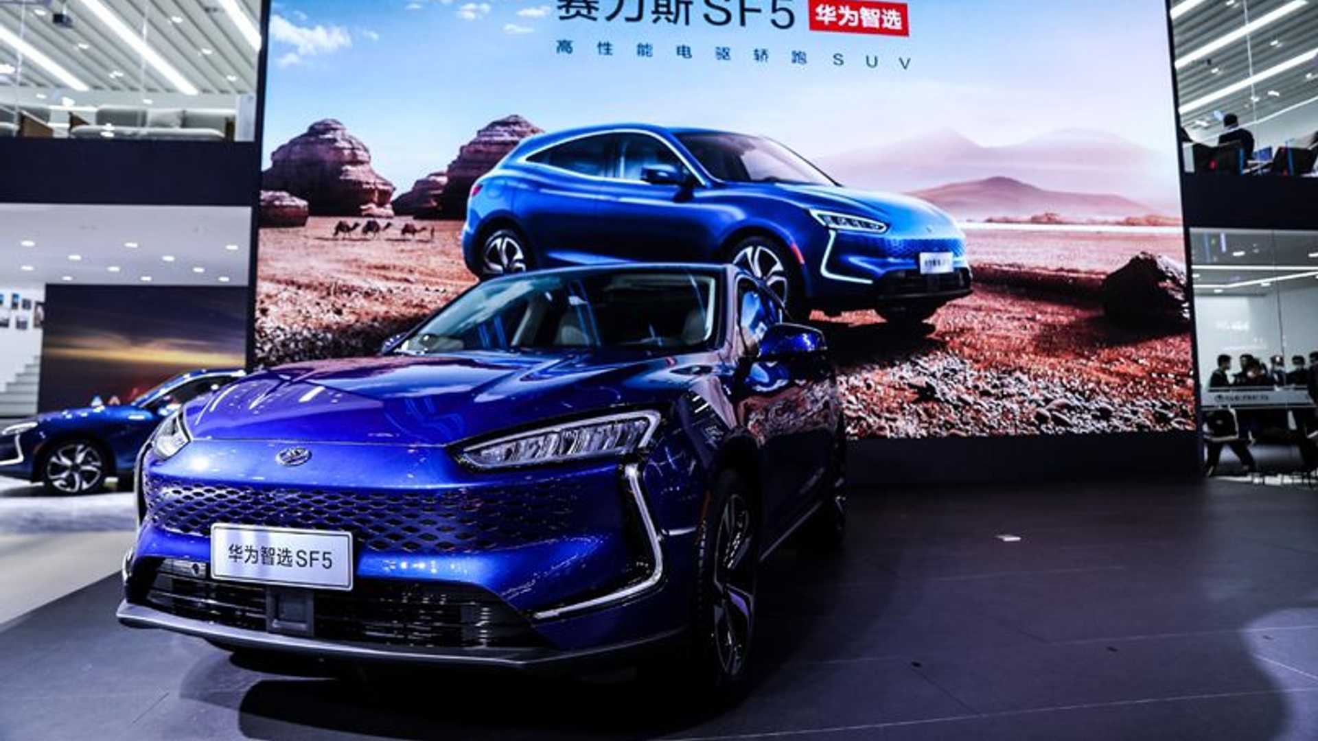 Huawei Launches The First Car With Updated Seres, SF5