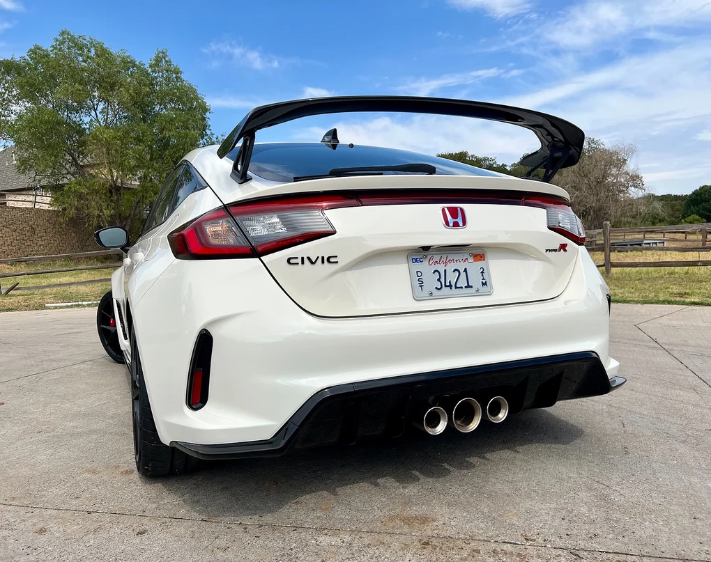 Get the best look for your Civic Type R with dealer-installed Honda Access Items