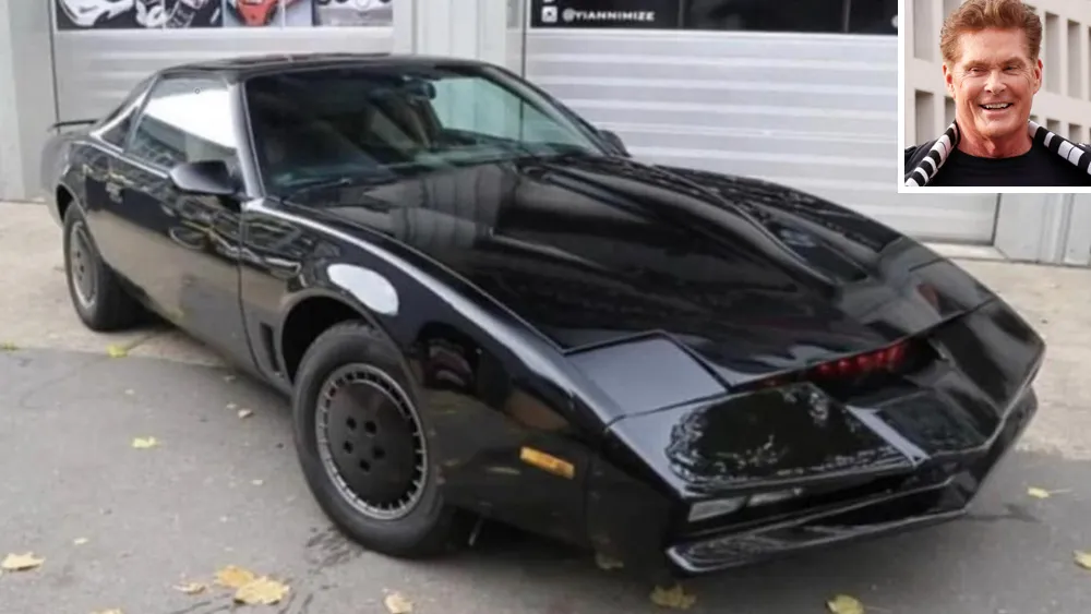 David Hasselhoff's Personal KiTT Car up for auction, and he'll deliver it