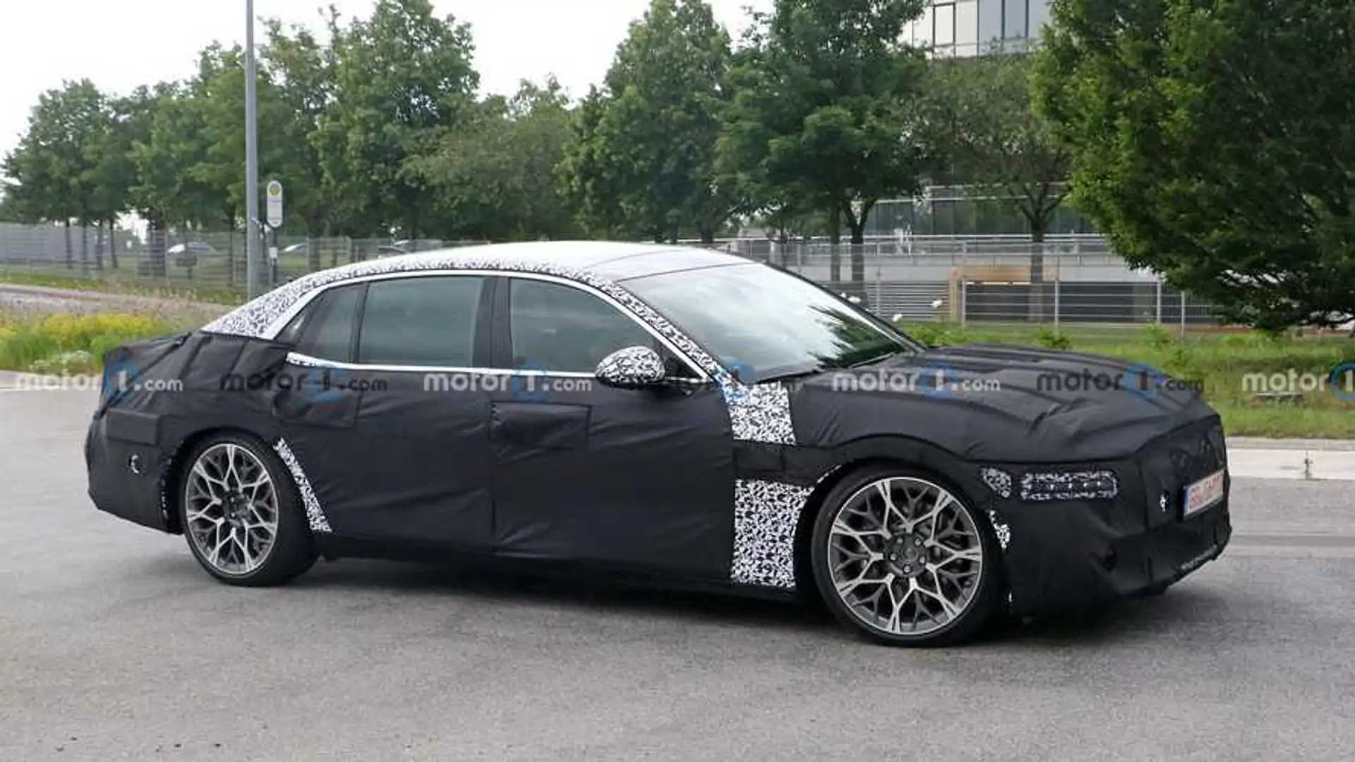 2022 Genesis G90 Speculatively Redesigned Based on Spy Shots