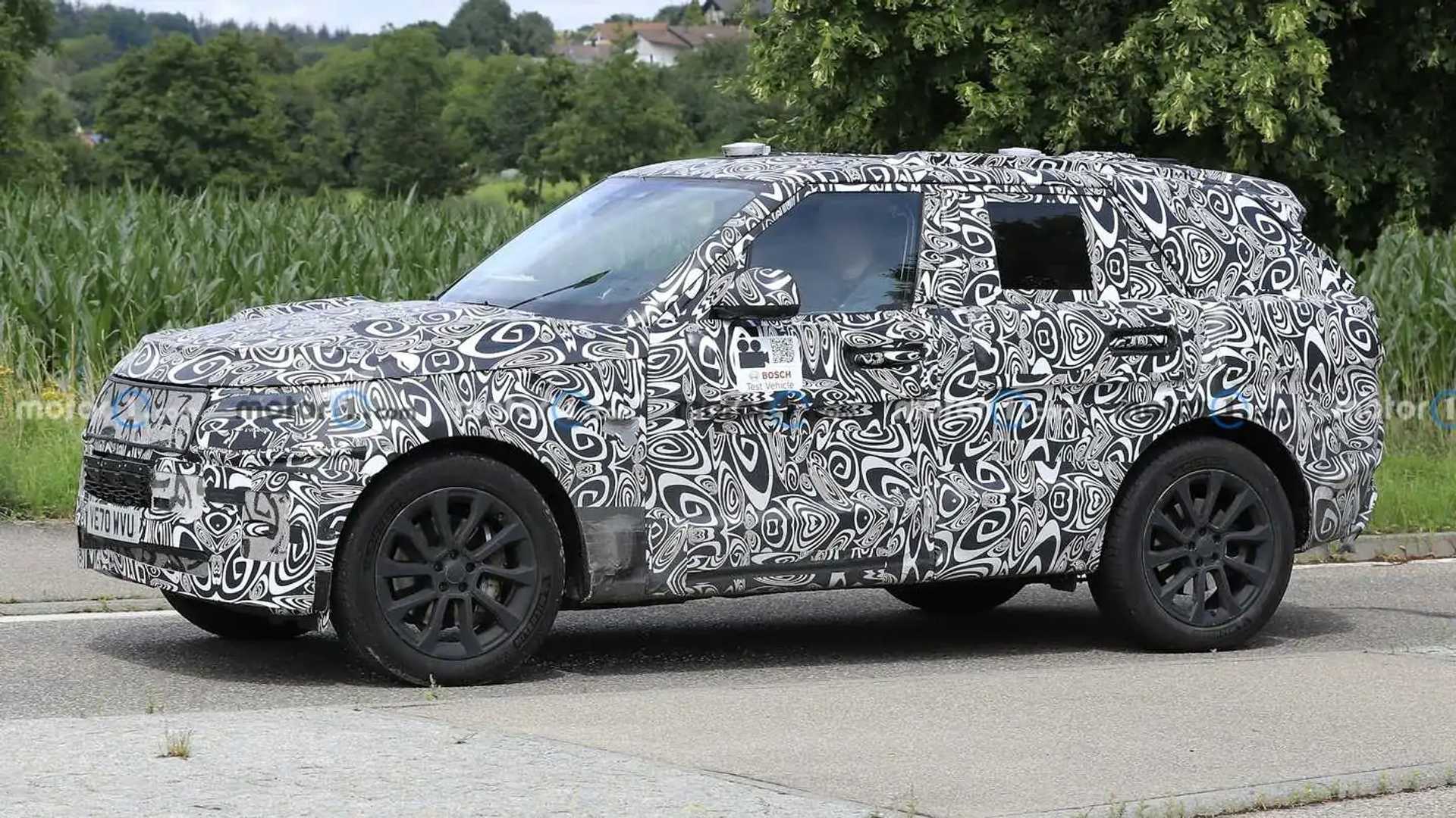 Next-Gen Land Rover Range Rover Sport Sport Wears Thick Camo