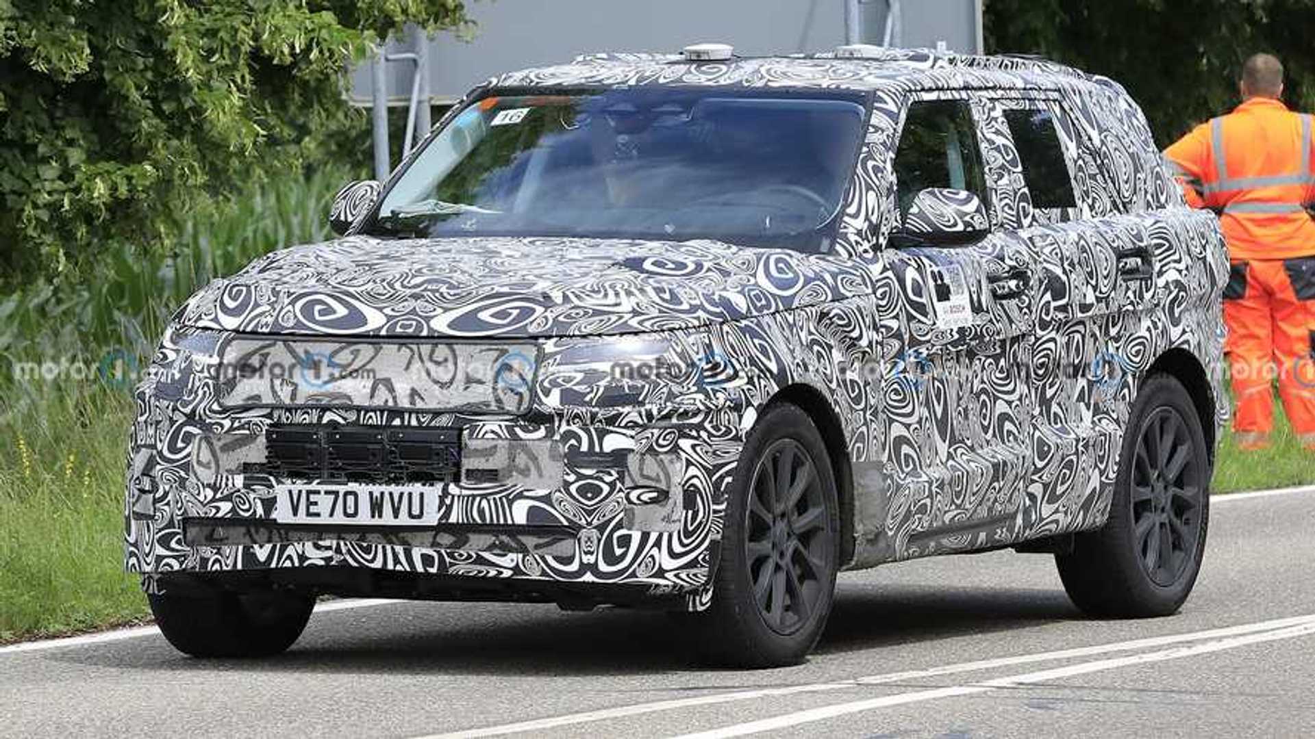 Next-Gen Land Rover Range Rover Sport Sport Wears Thick Camo