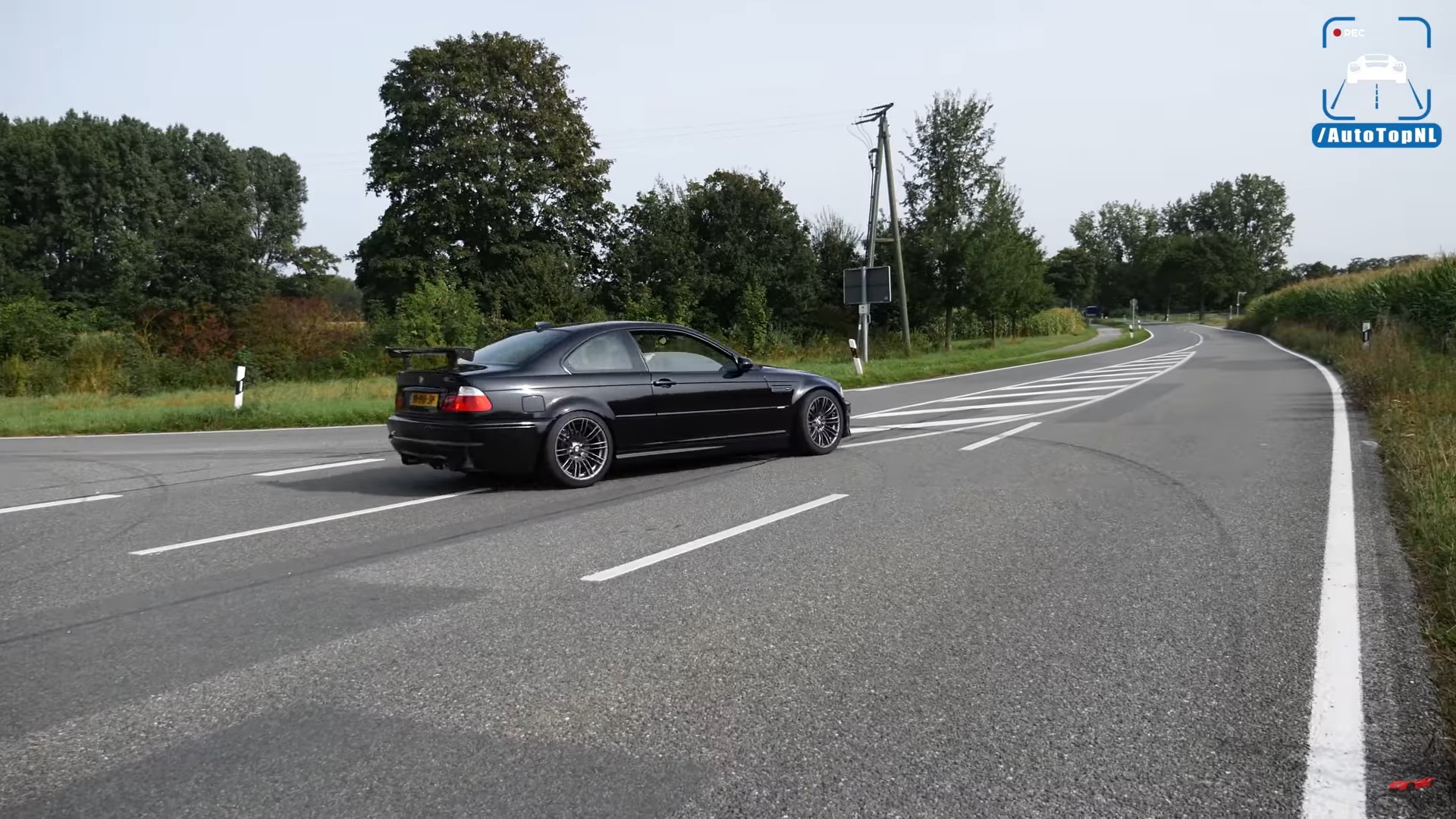 BMW M3 V10 uses the entire speedometer on Autobahn to reach 300 km/H