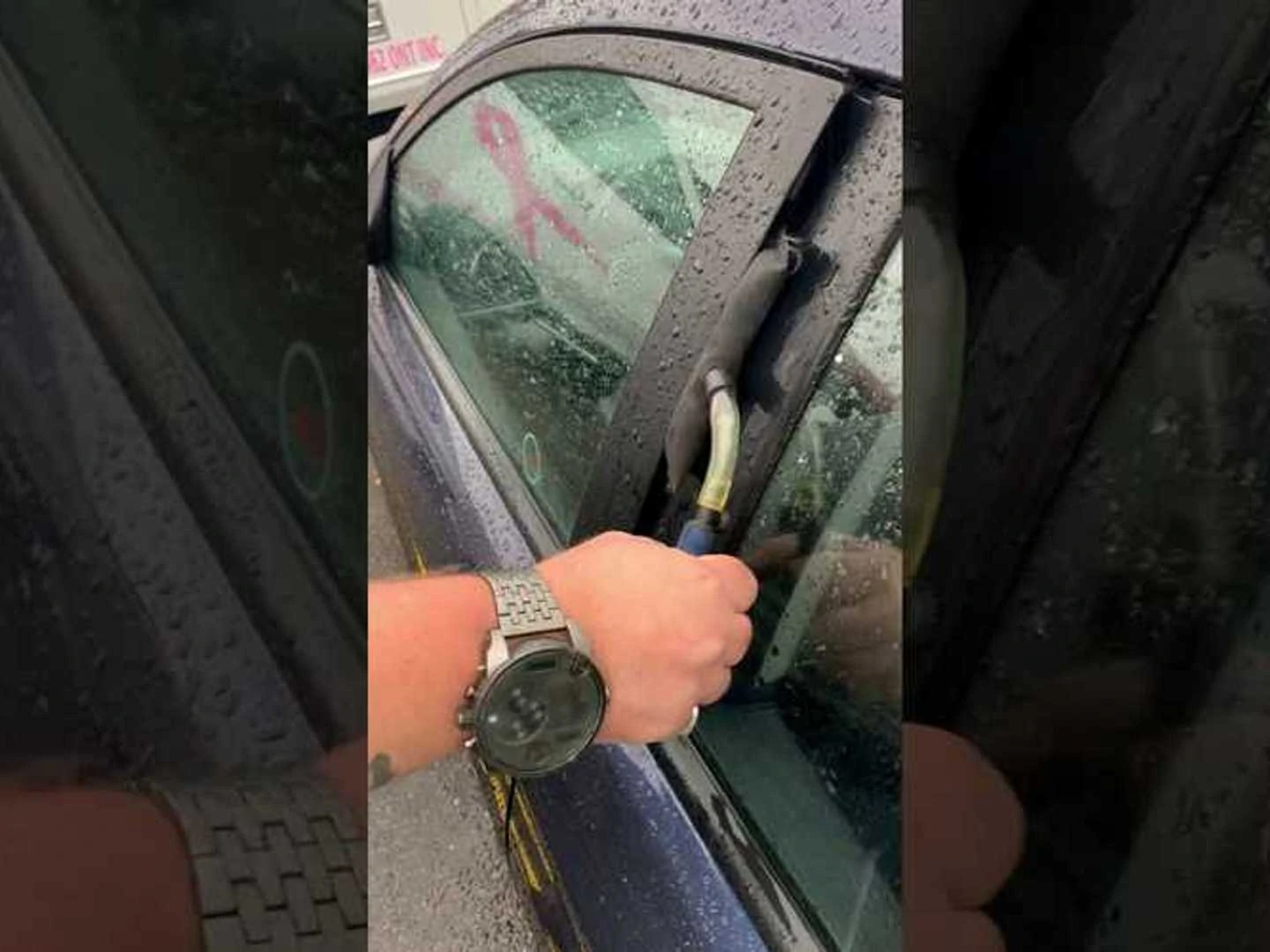 Watch A Tow Truck Driver Open Hyundai Elantra Without a Key