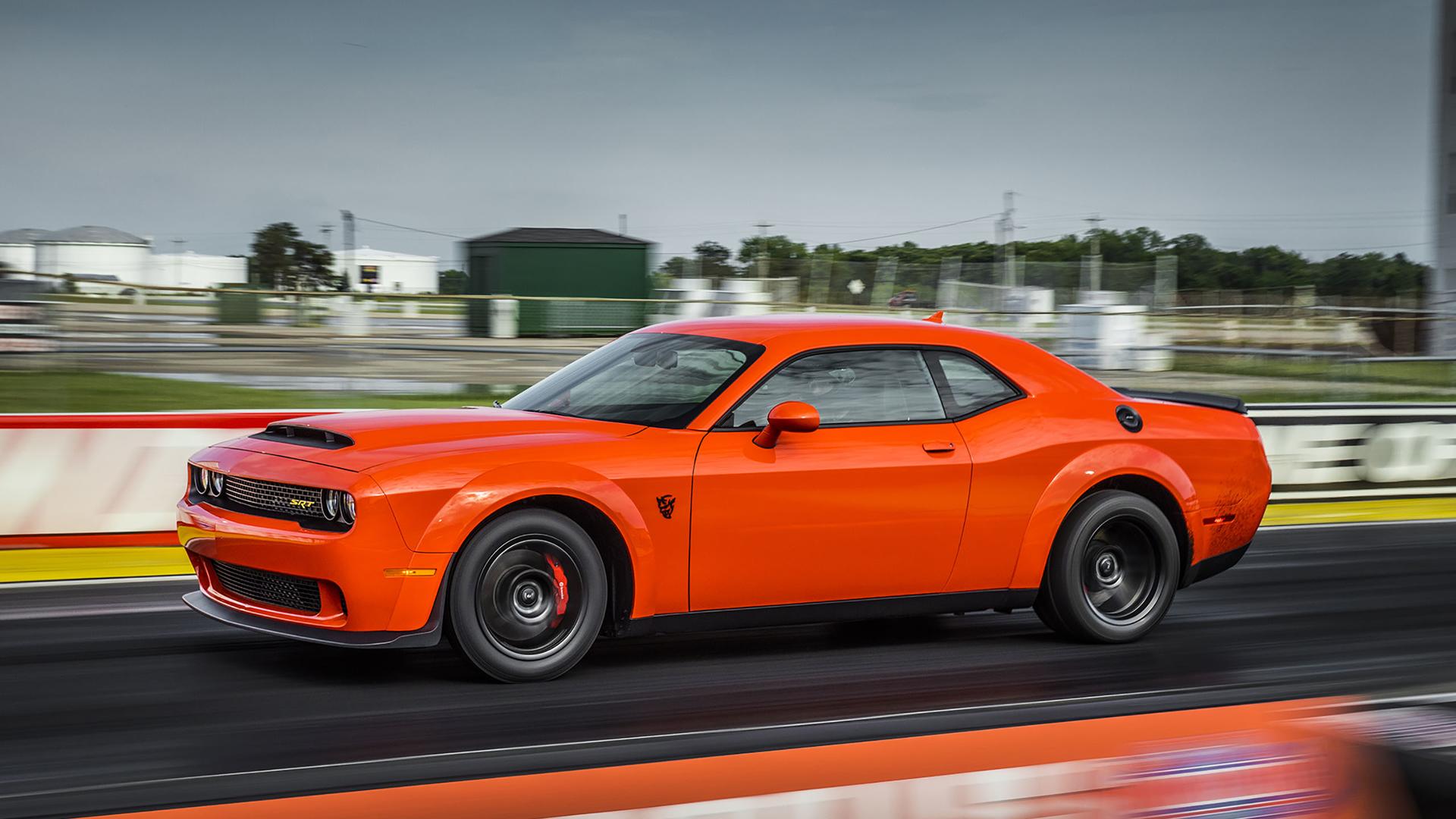 Chevy Corvette C8 vs Dodge Demon Drag Racing Ends in An Upset